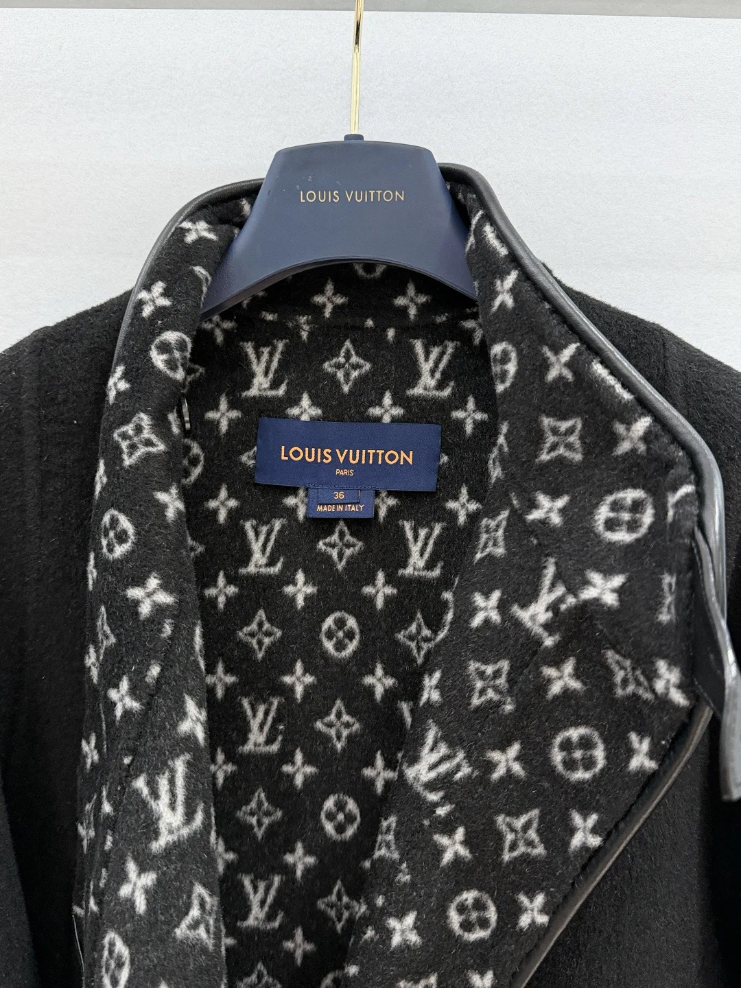 Пальто Женские Louis Vuitton 19082112