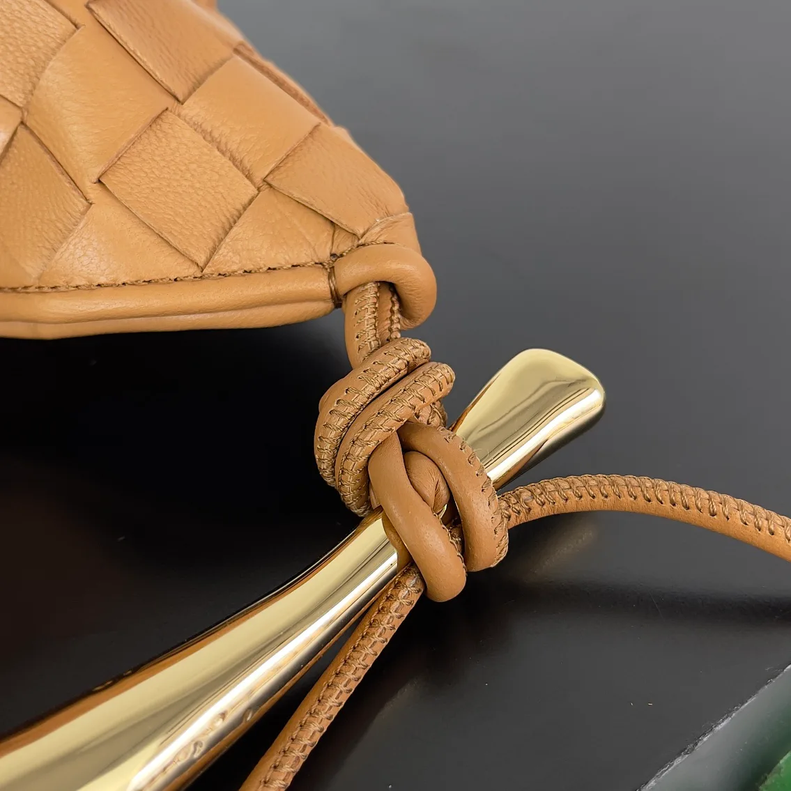 Сумки На Ремне Женские Bottega Veneta 12788332