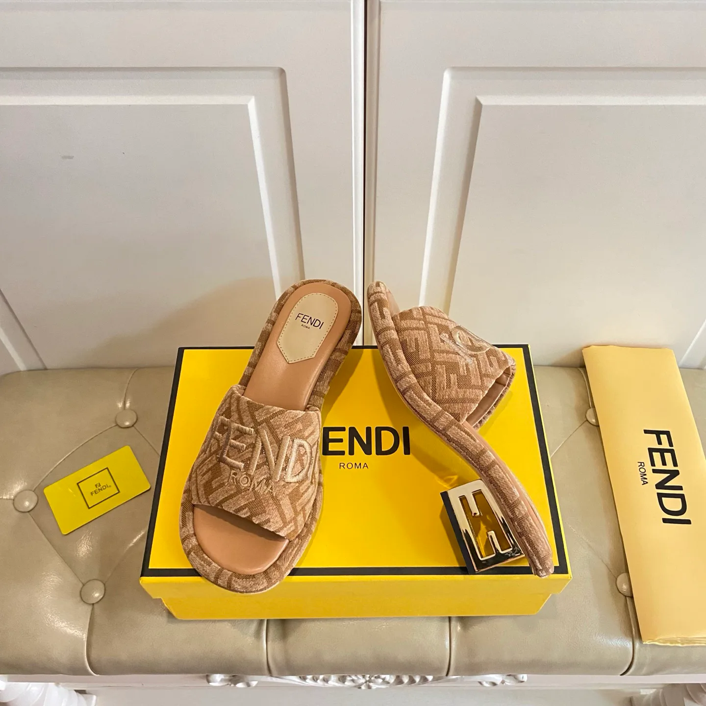 Босоножки Женские Fendi 21156