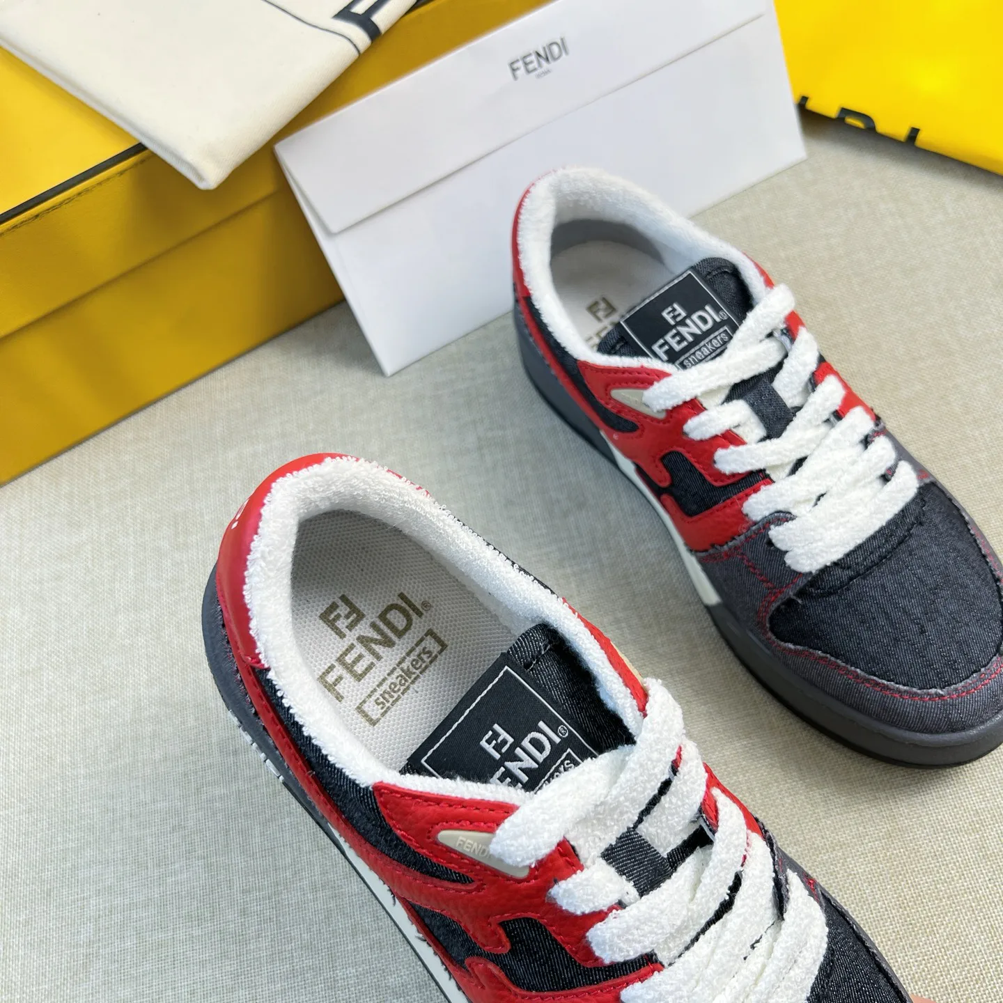 Кроссовки Женские Fendi 22510