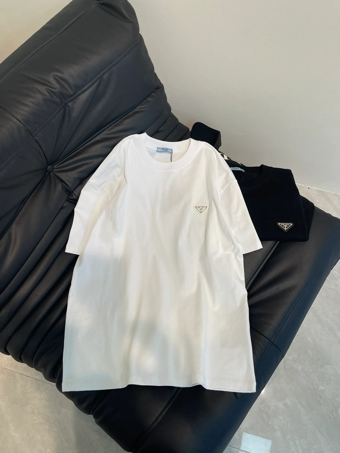 Футболки Женские Prada 3598