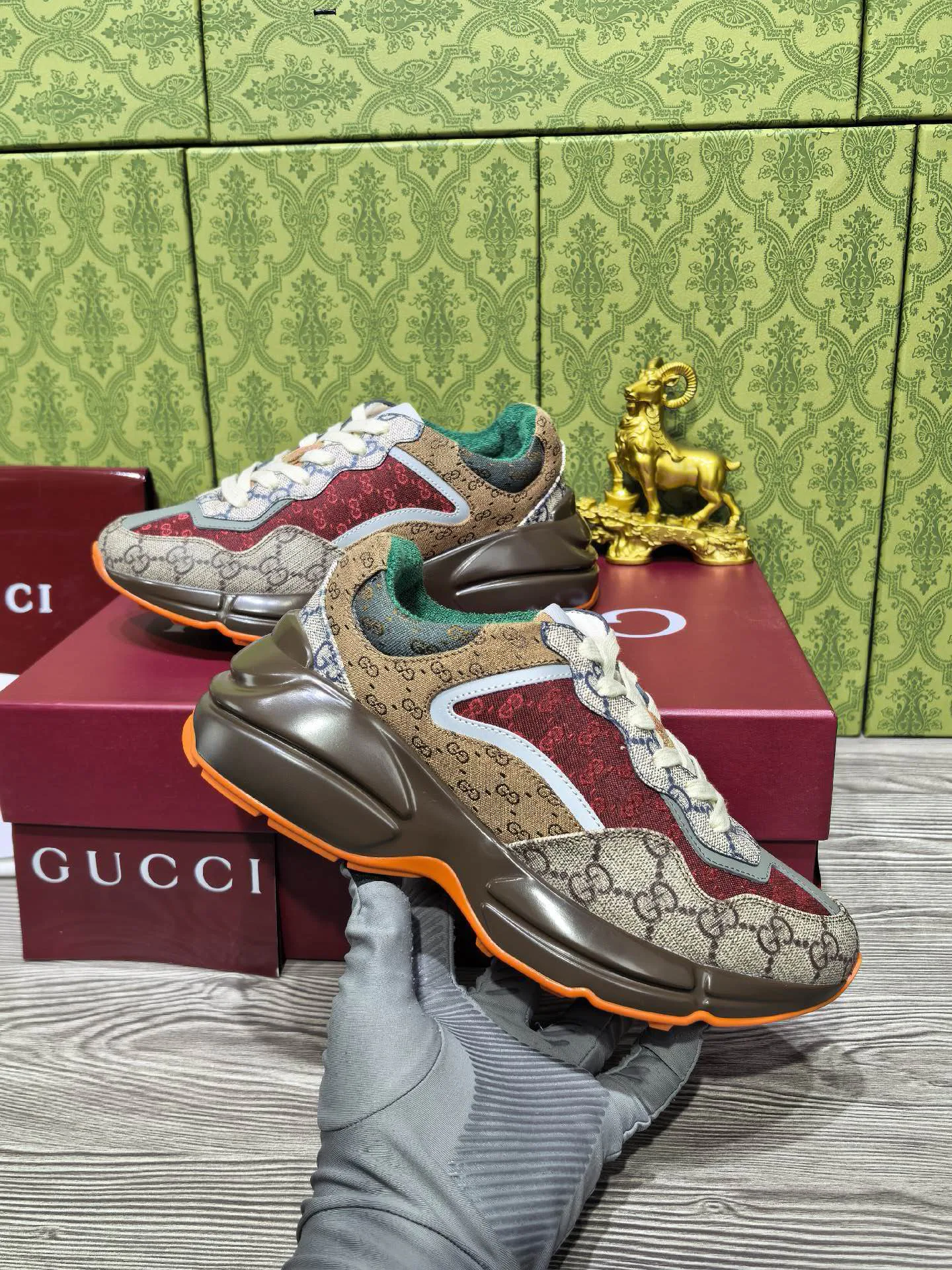 Кроссовки Женские Gucci 18039948