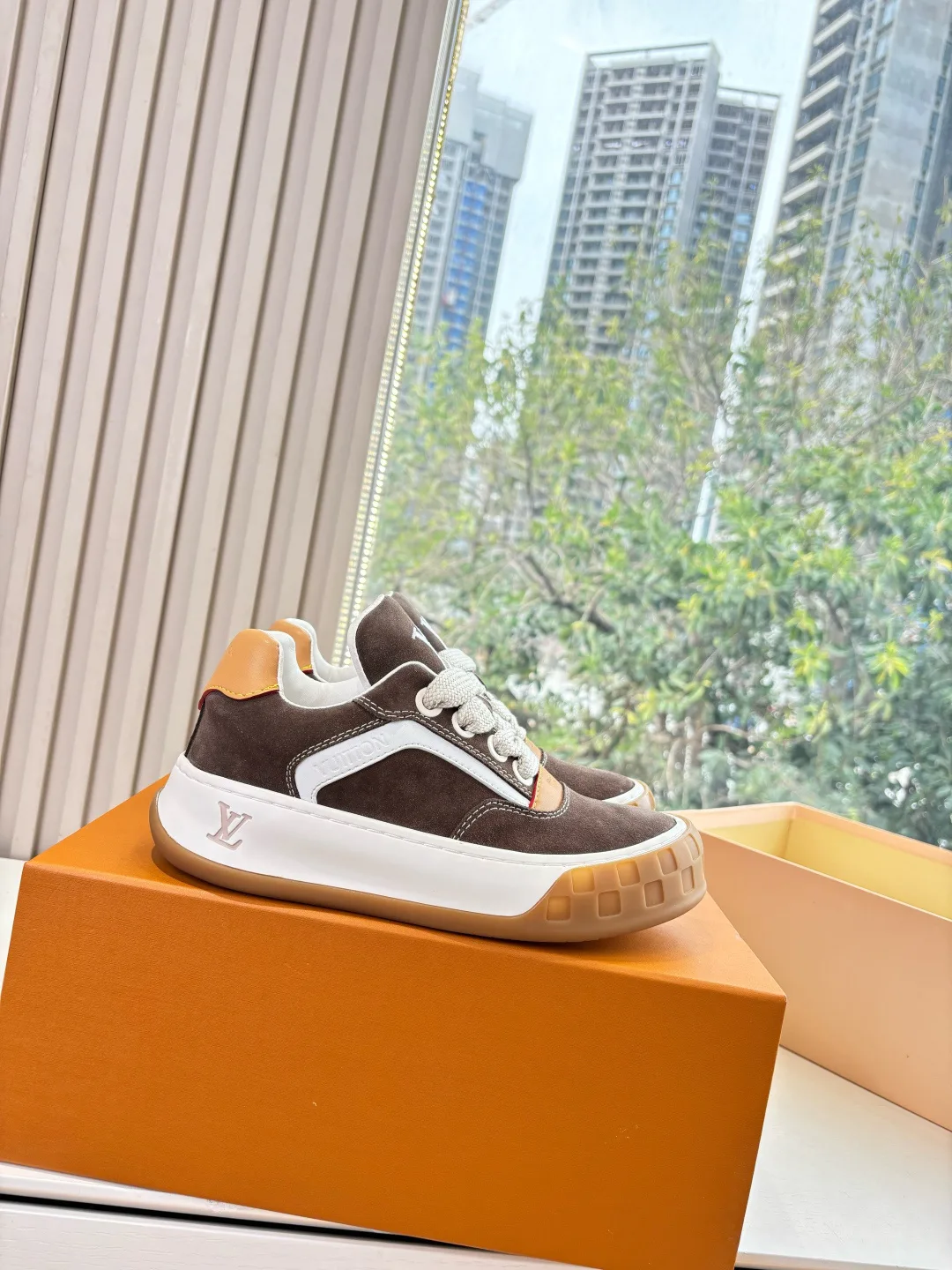 Кроссовки Женские Louis Vuitton 1260323