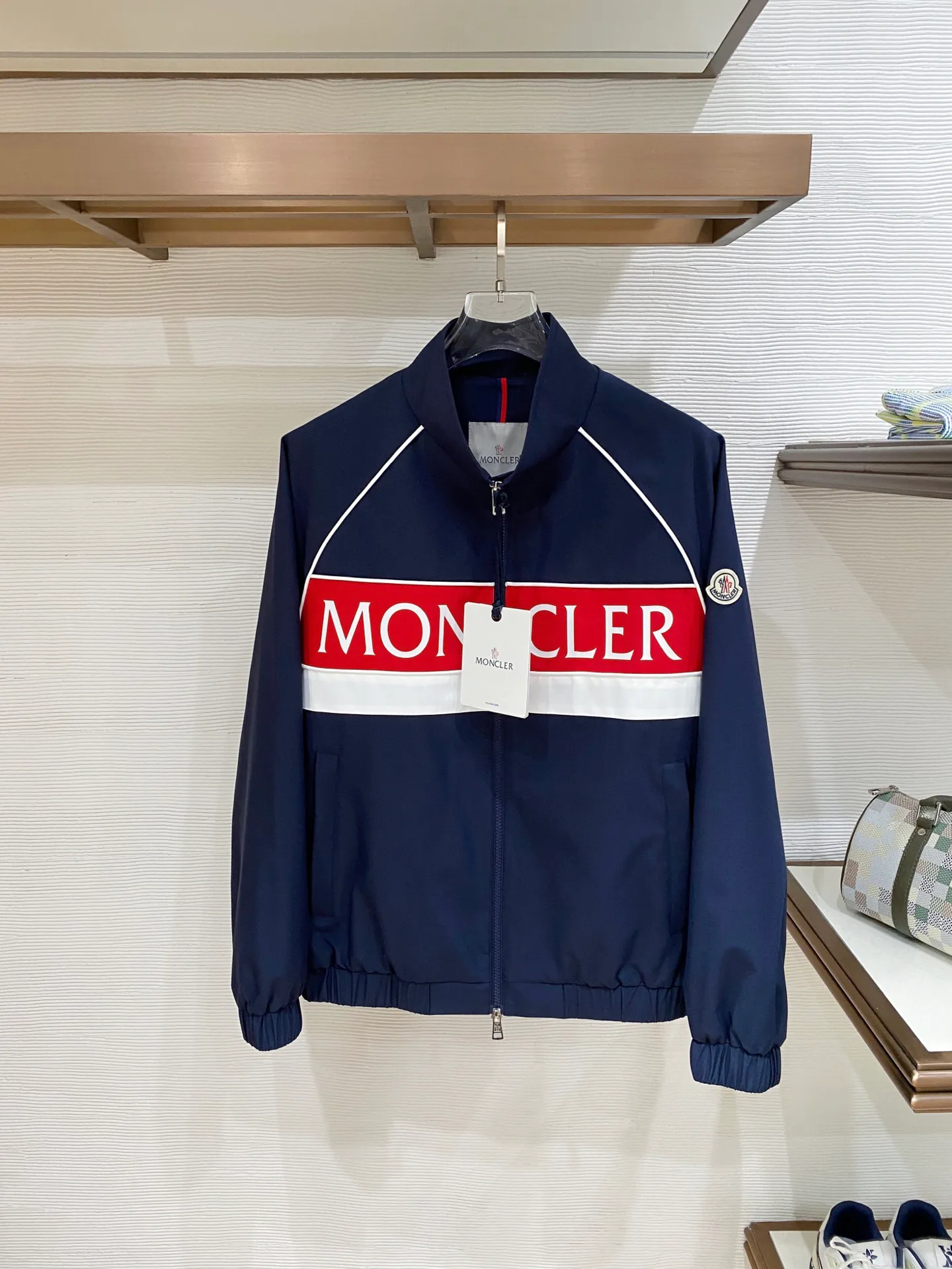 Куртки И Пуховики Мужские Moncler 4600951