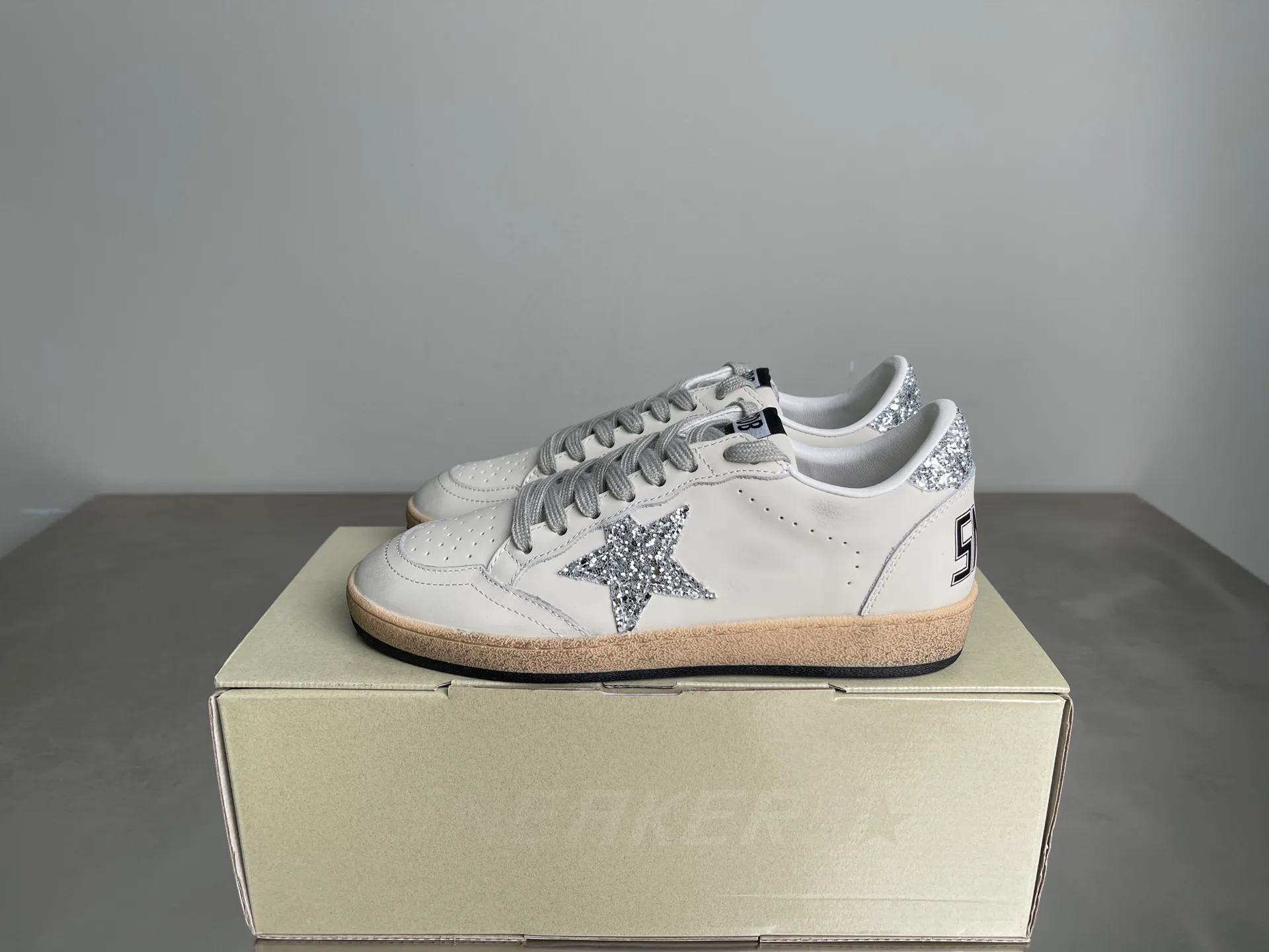 Кроссовки Женские Golden Goose 18039606
