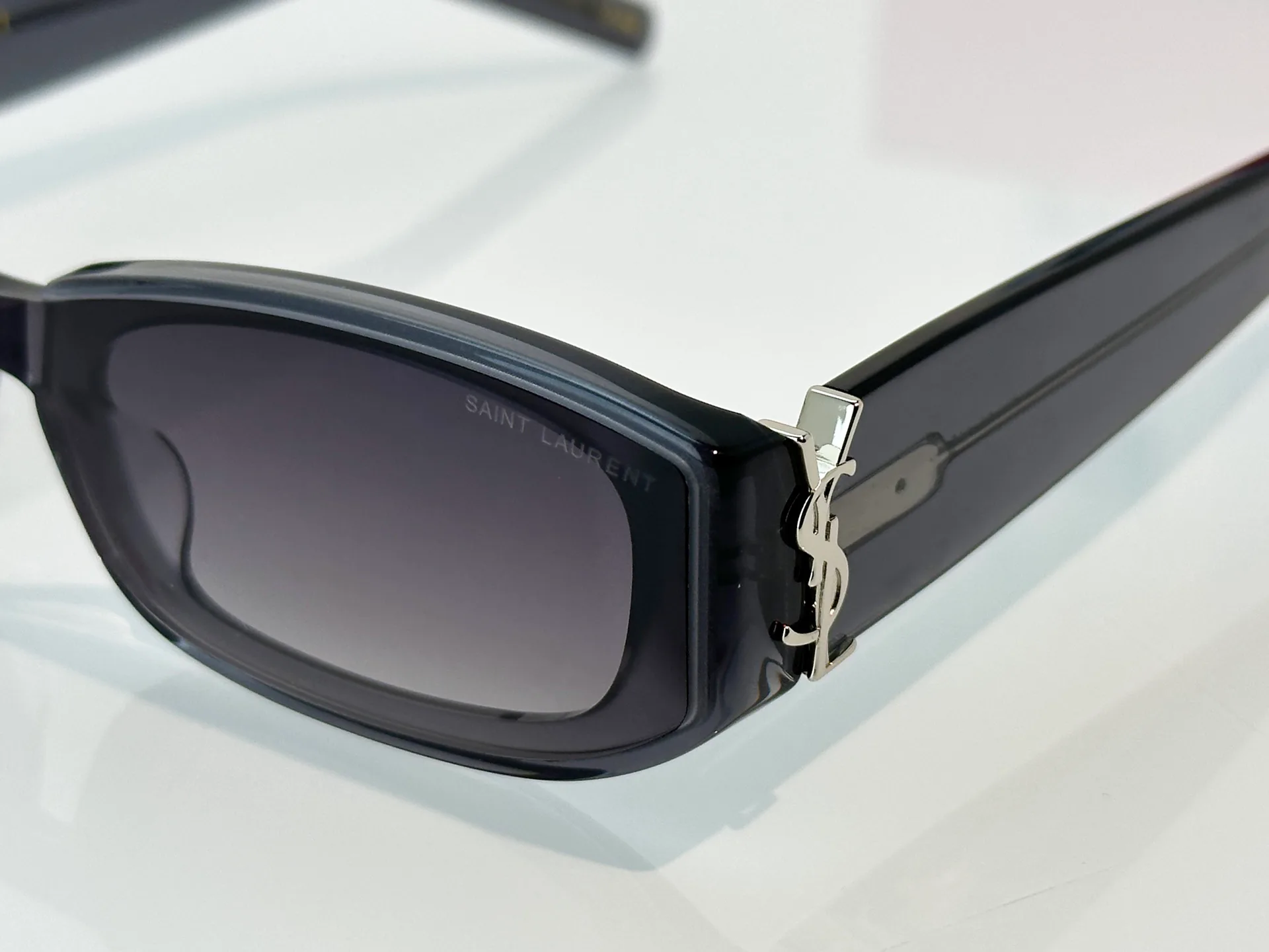 Очки Saint Laurent 18246218