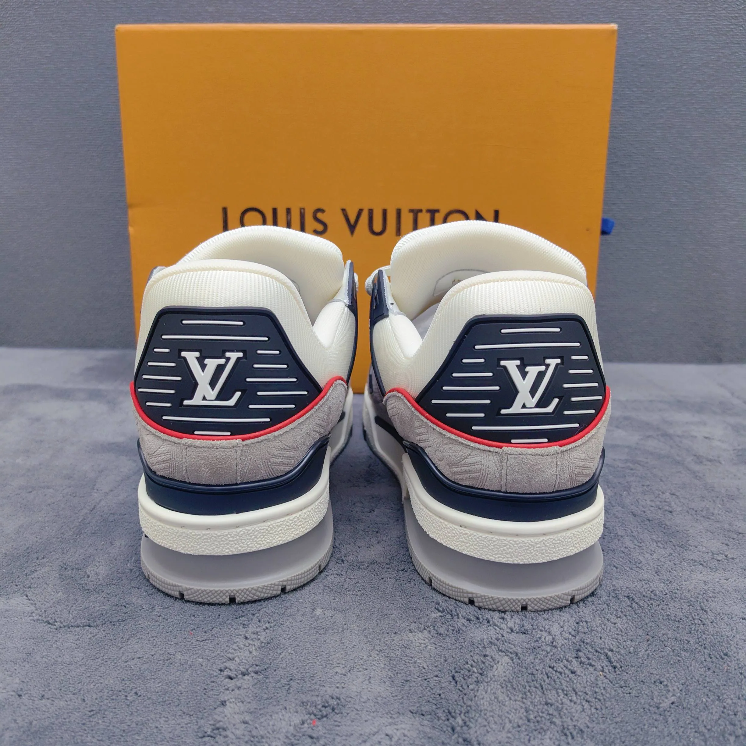Кроссовки Женские Louis Vuitton 17957138