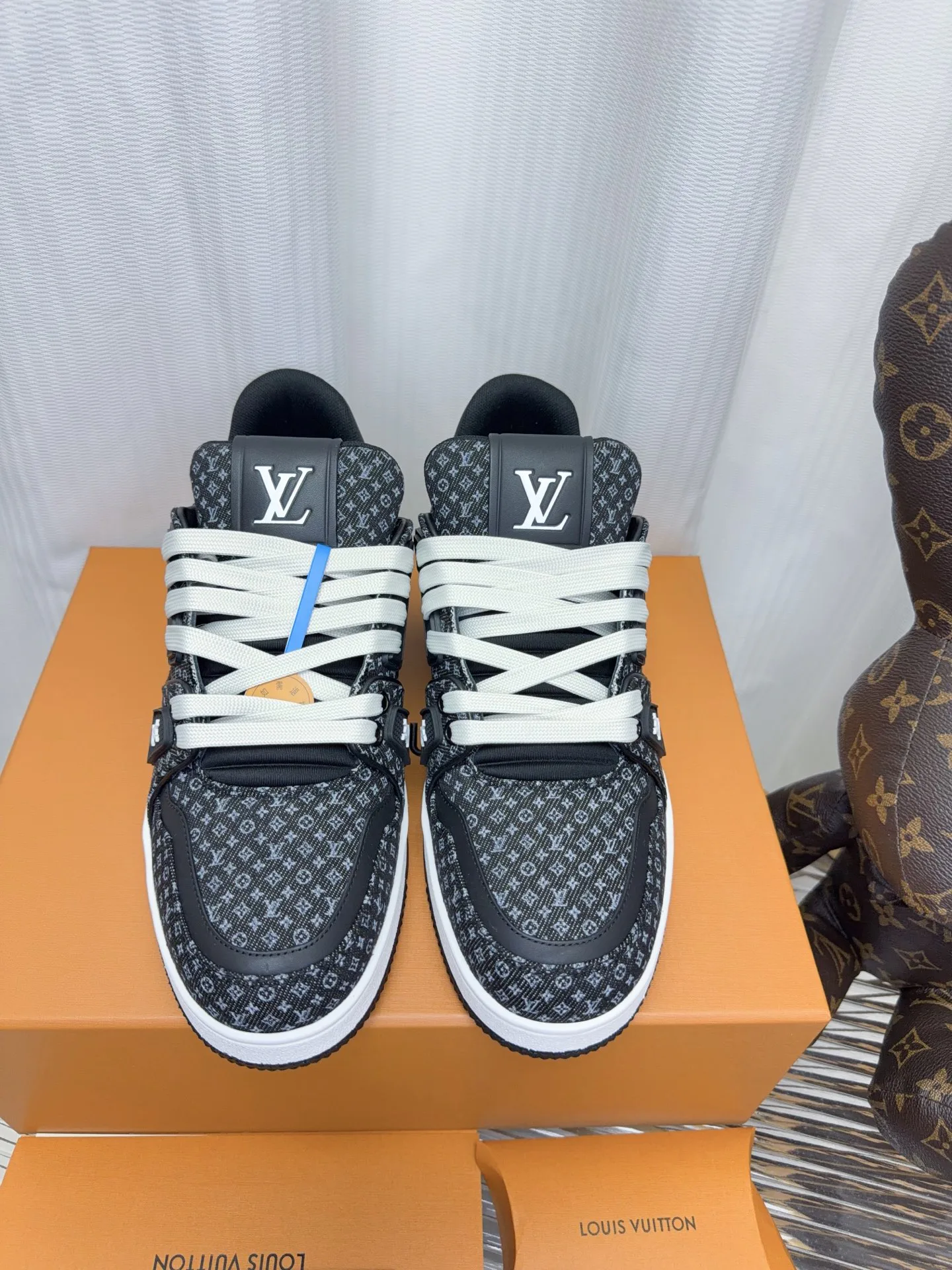 Кроссовки Женские Louis Vuitton 18234386