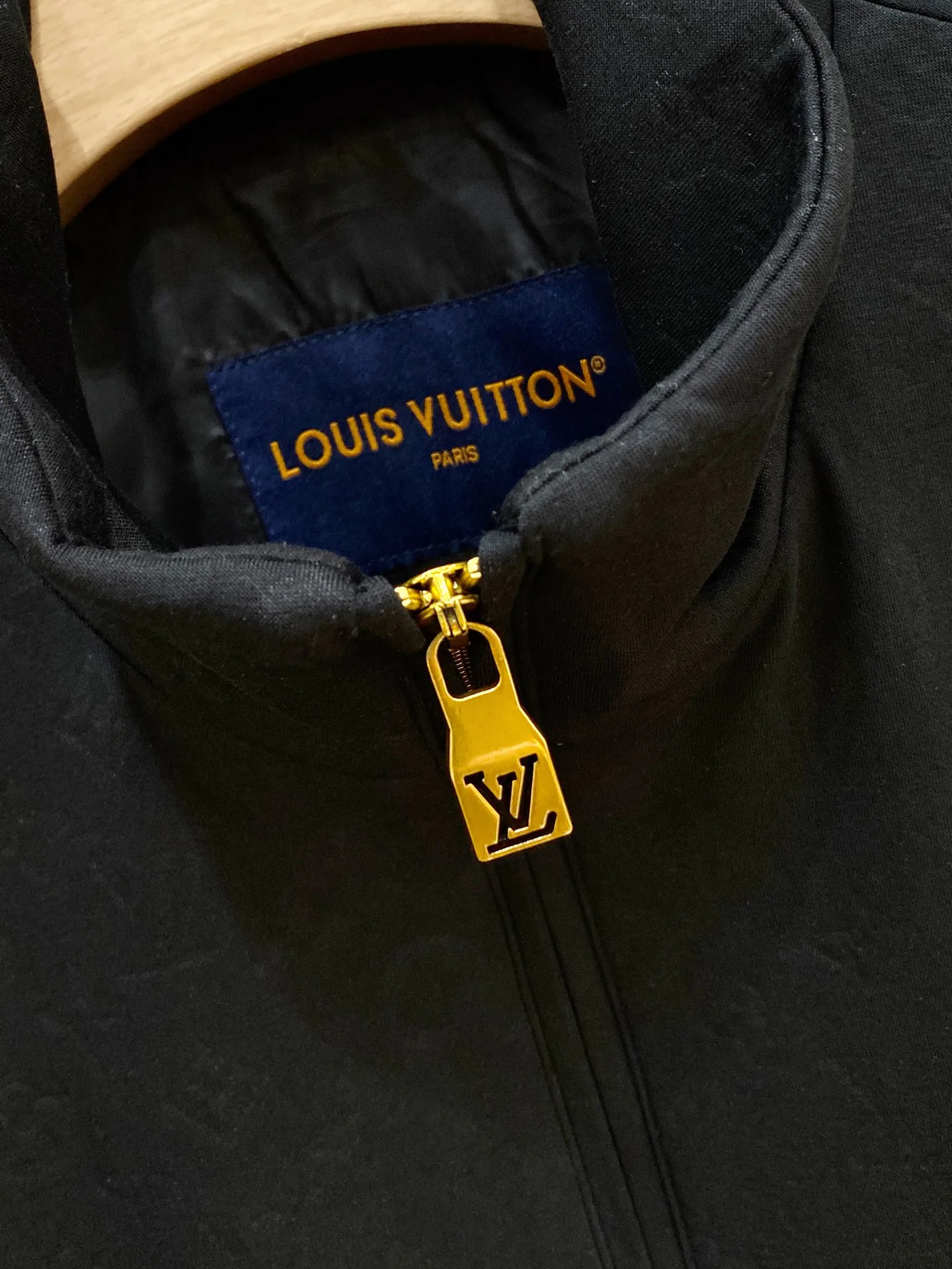 Куртки И Пуховики Женские Louis Vuitton 18178226