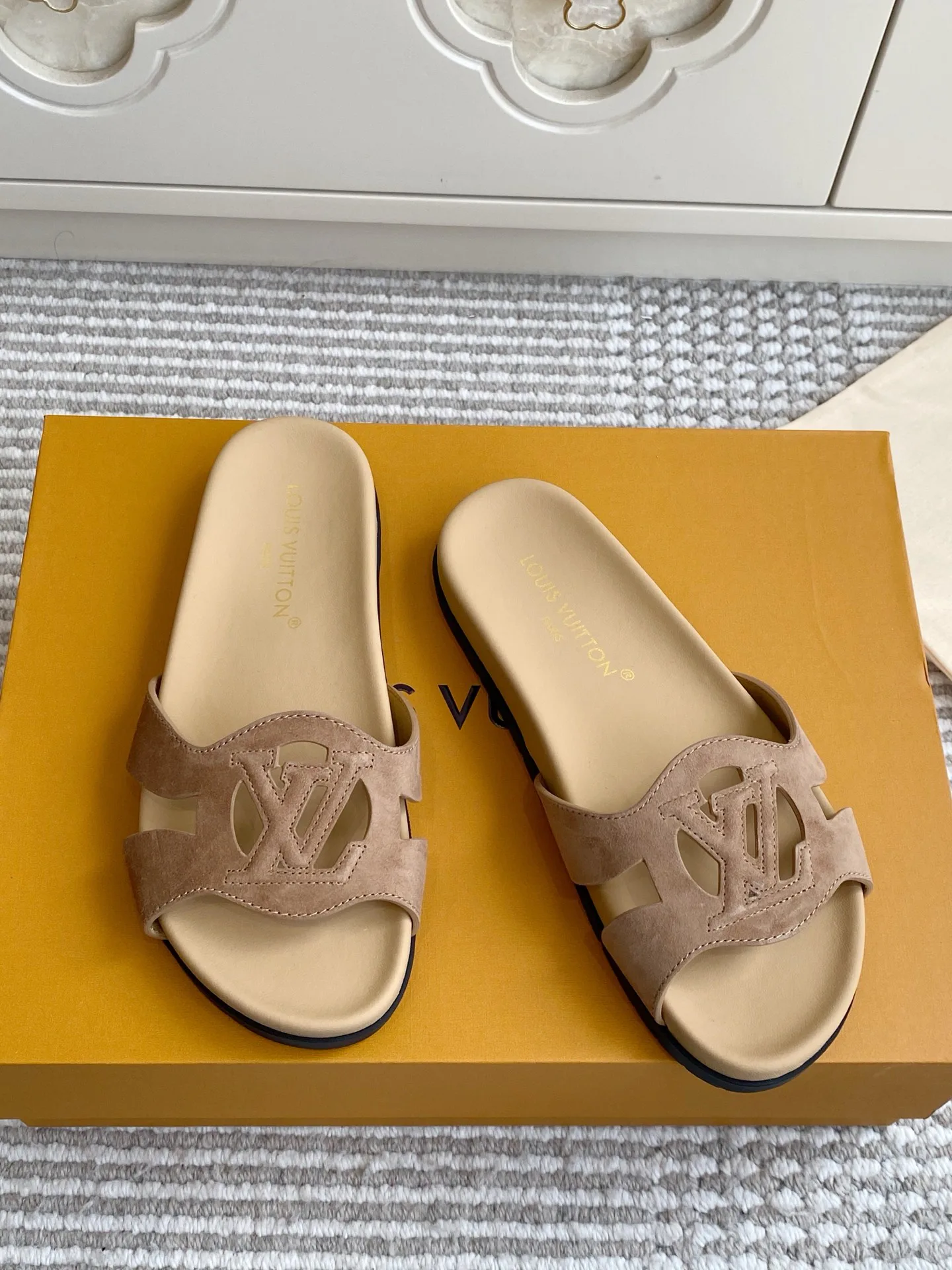 Шлепанцы Женские Louis Vuitton 17572144