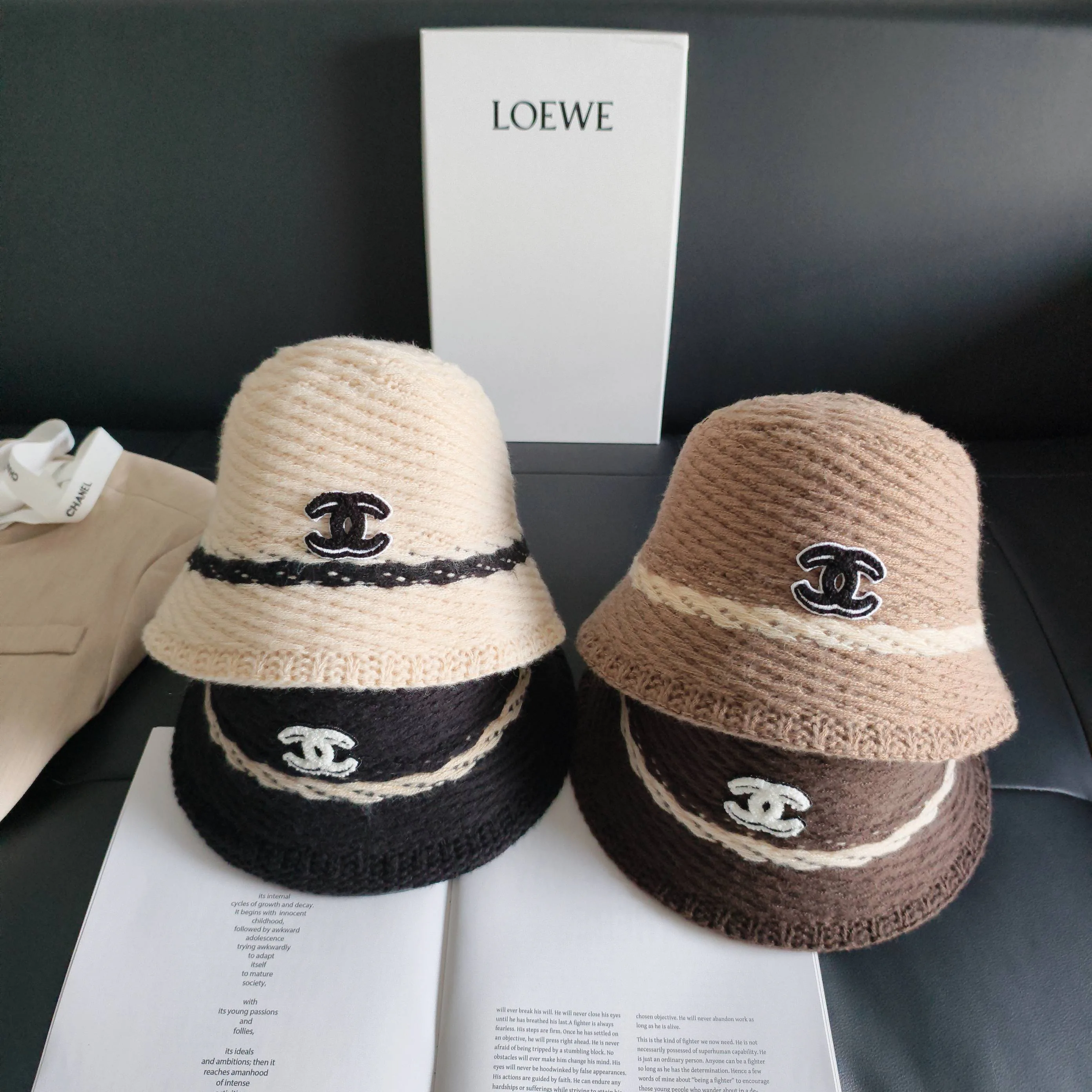 Головные Уборы Chanel 18105307