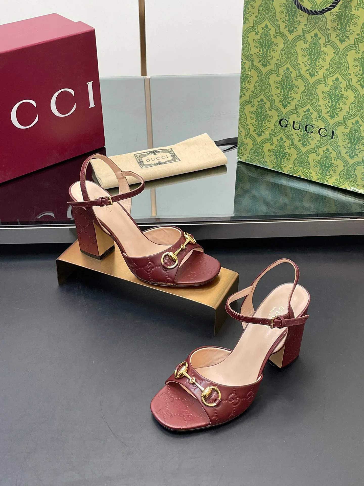 Босоножки Женские Gucci 17614707