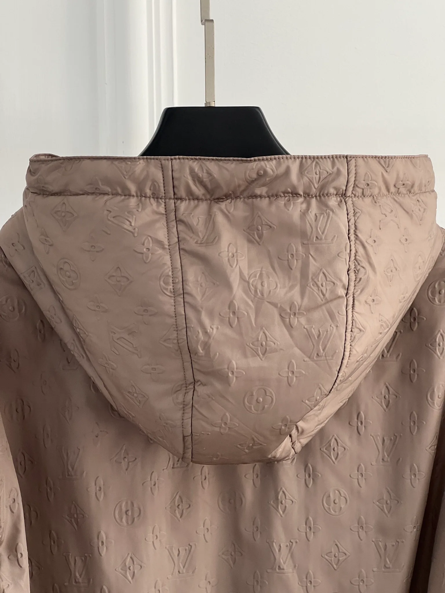 Куртки И Пуховики Женские Louis Vuitton 12842414