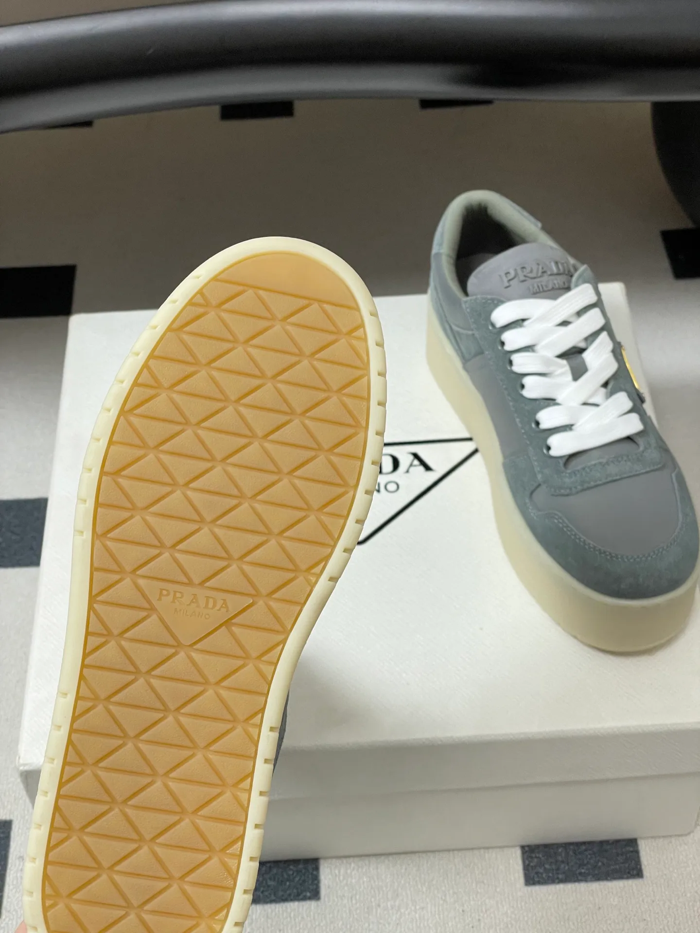 Кроссовки Женские Prada 12810943