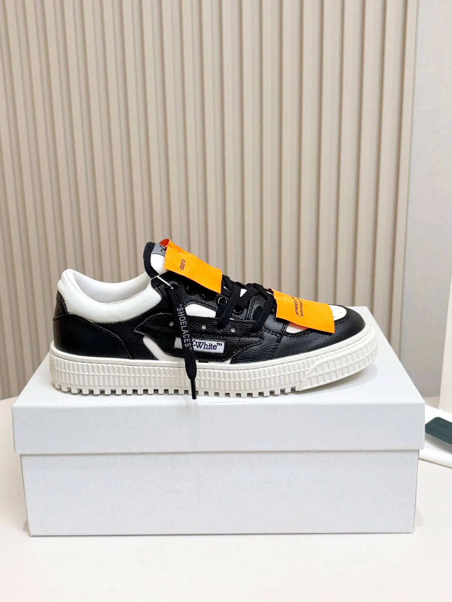 Кроссовки Женские Off-White 18103210