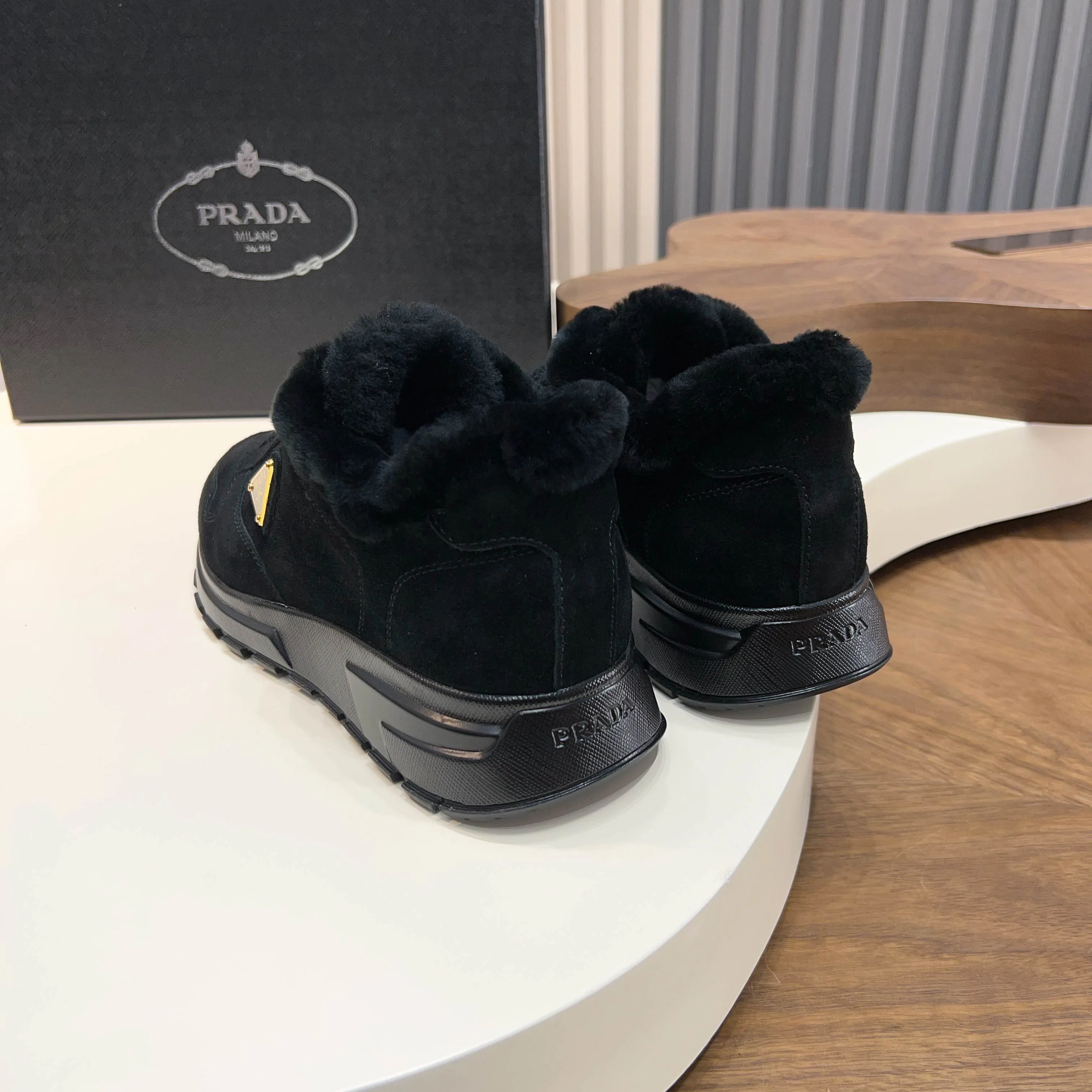 Кроссовки Женские Prada 554571