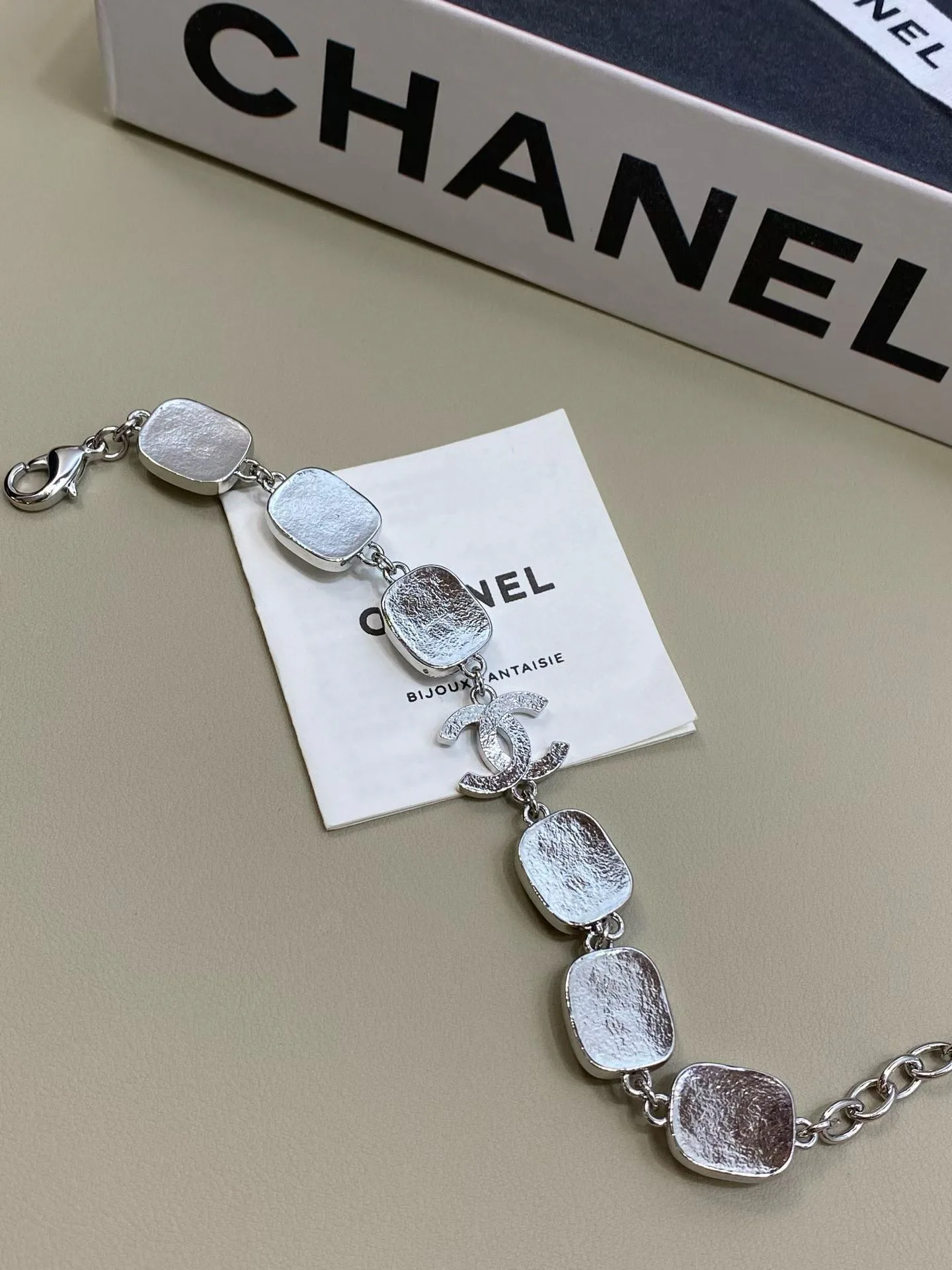 Бижутерия Chanel 18122370