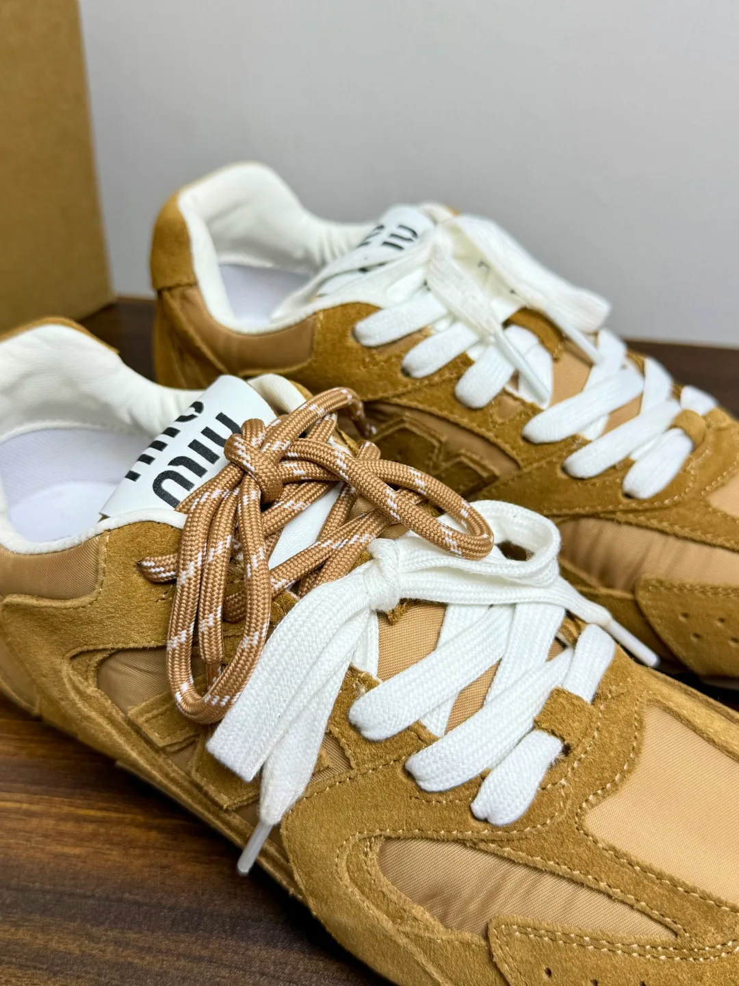 Кроссовки Женские Miu Miu 18961436