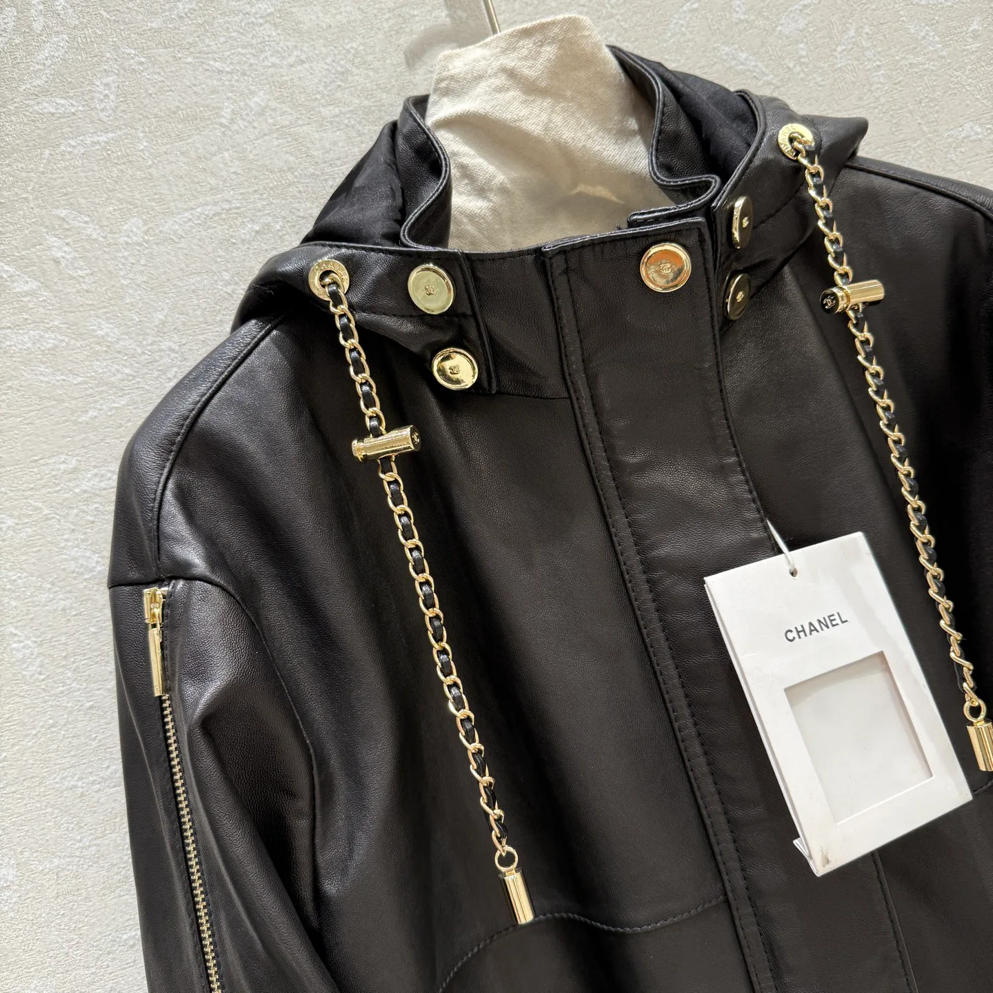 Кожаные Куртки И Дублёнки Женские Chanel 18172608