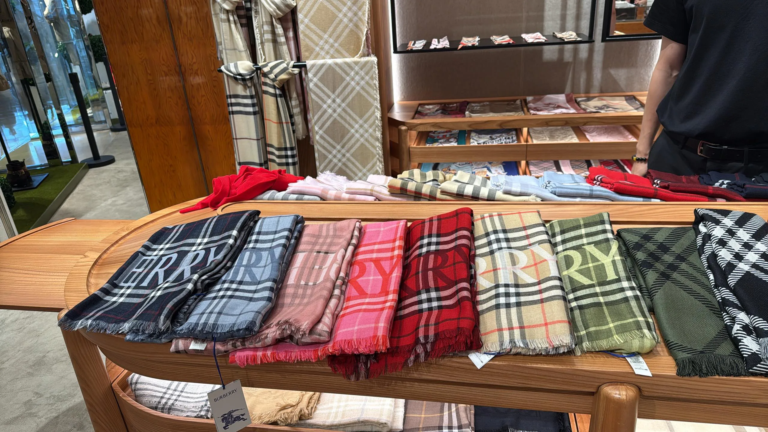 Шарфы Burberry 18093310