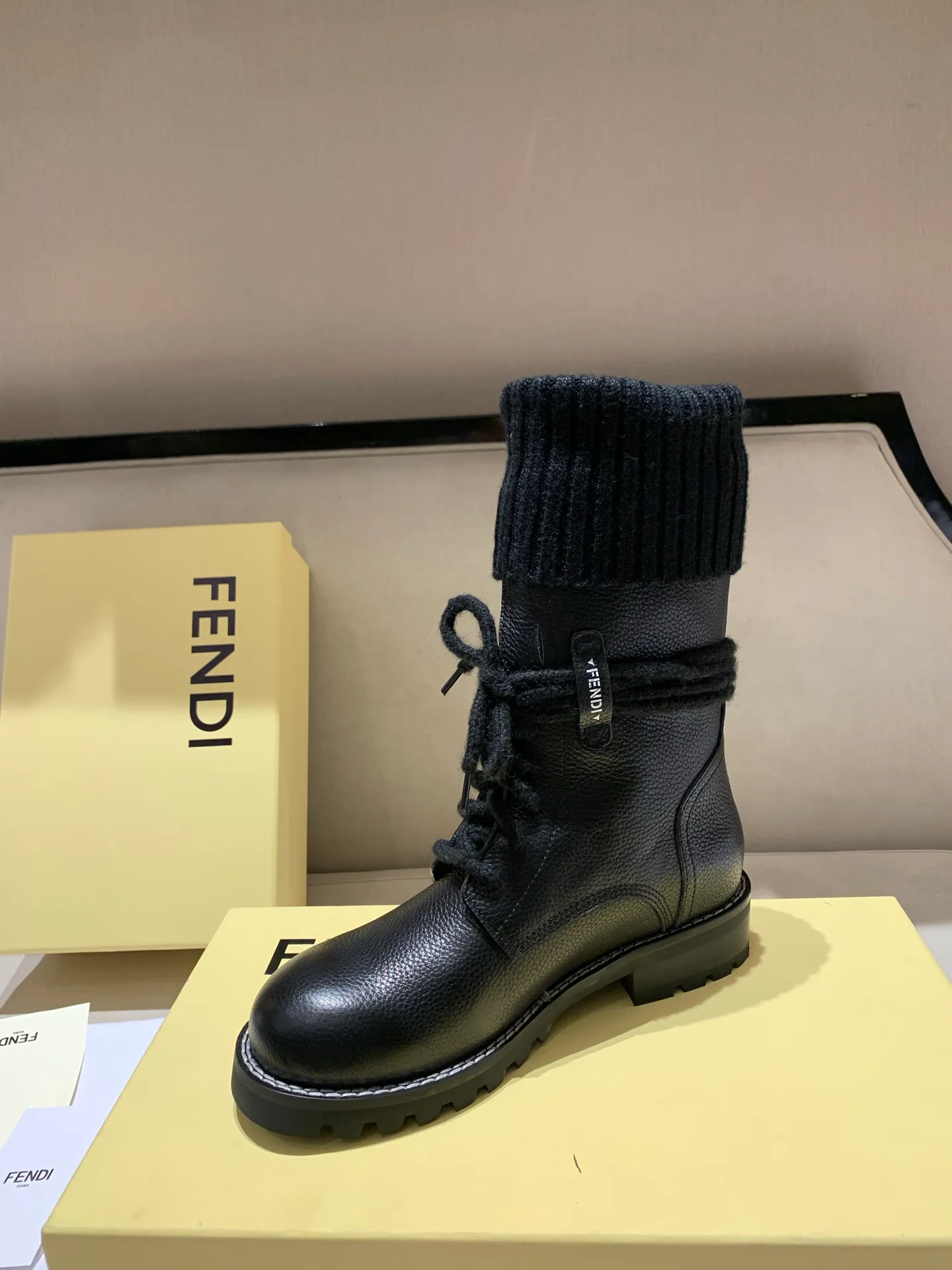 Ботинки Женские Fendi 19609610