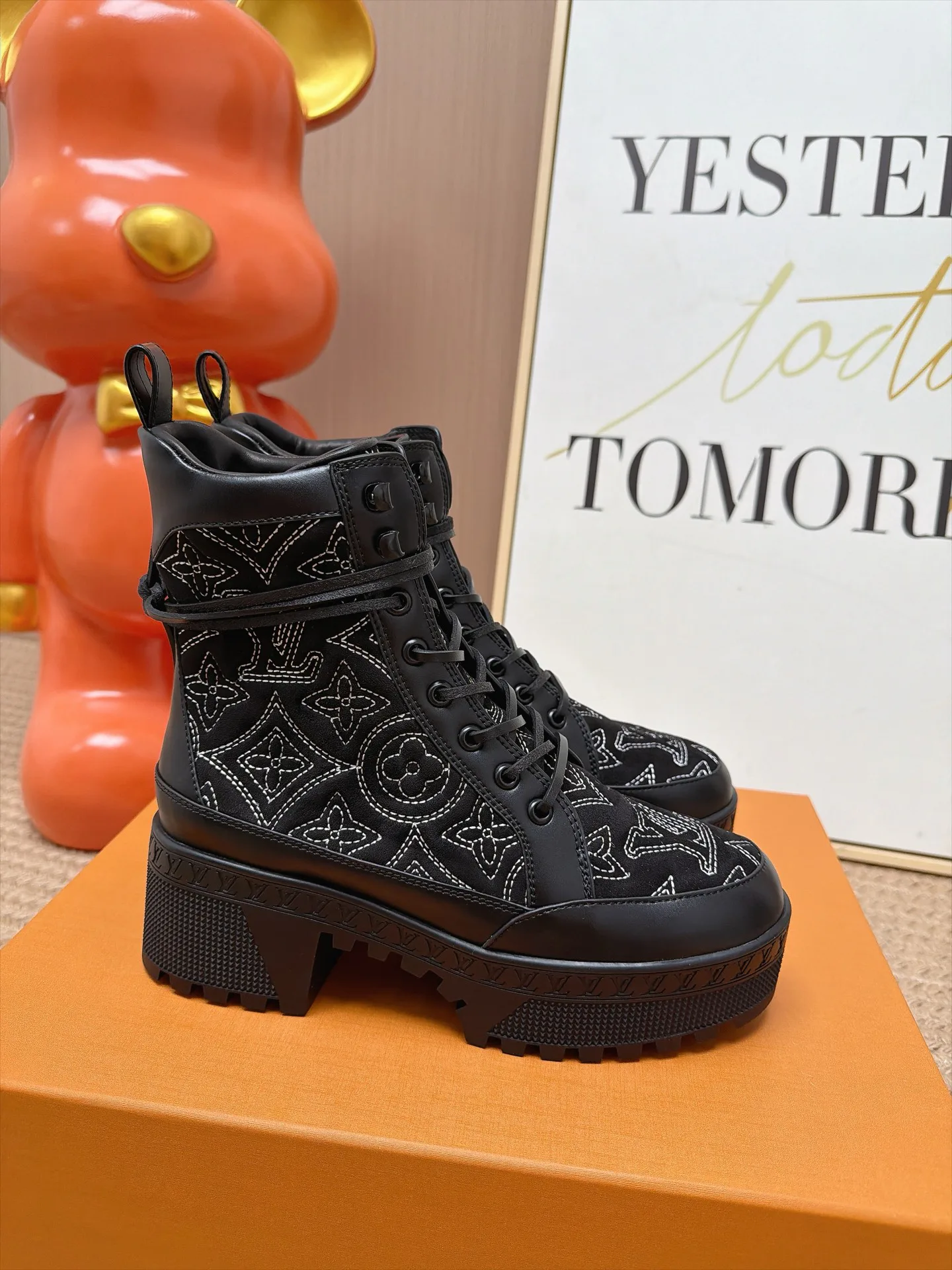 Ботинки Женские Louis Vuitton 18239720