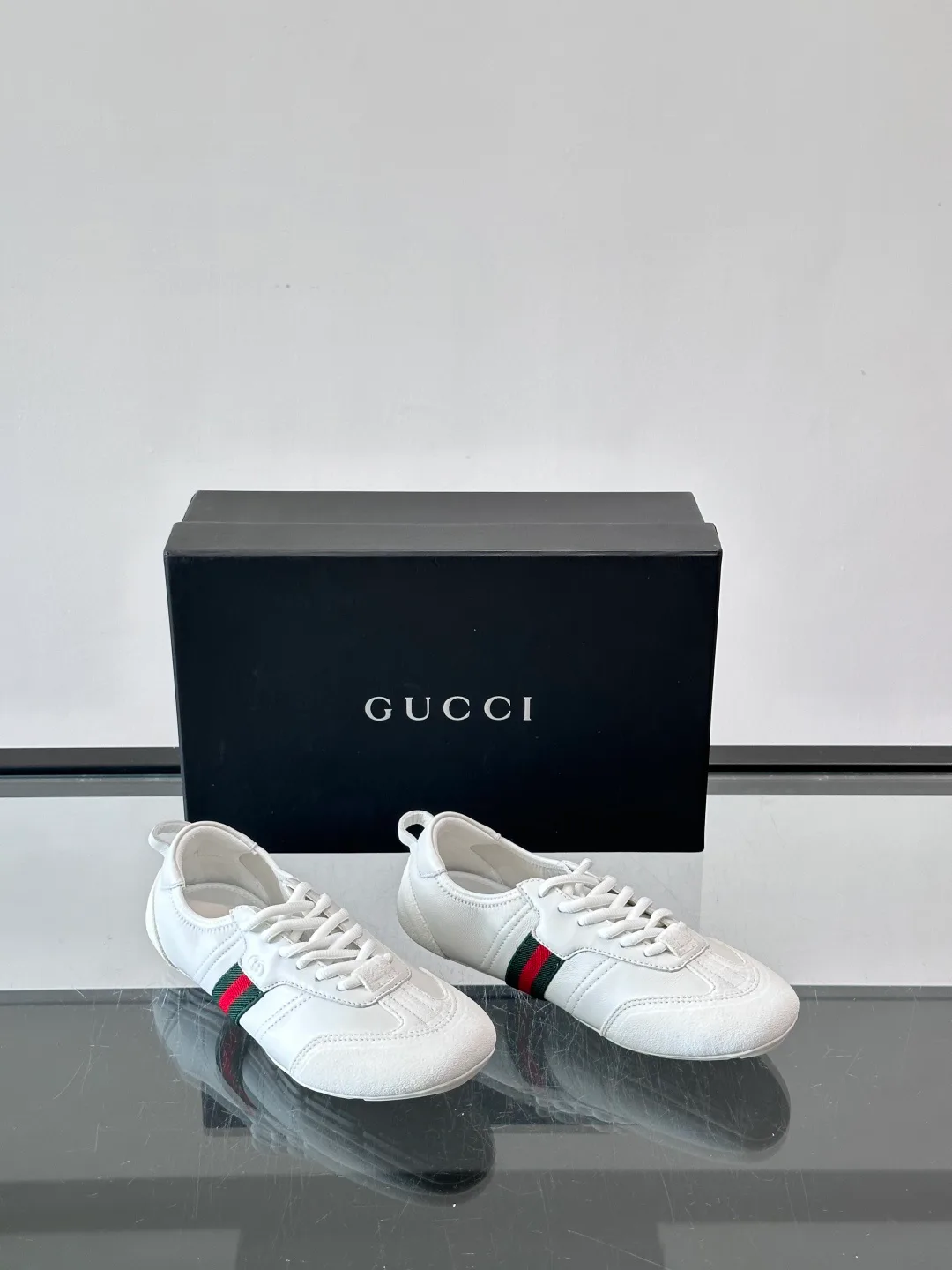 Кроссовки Женские Gucci 17689240