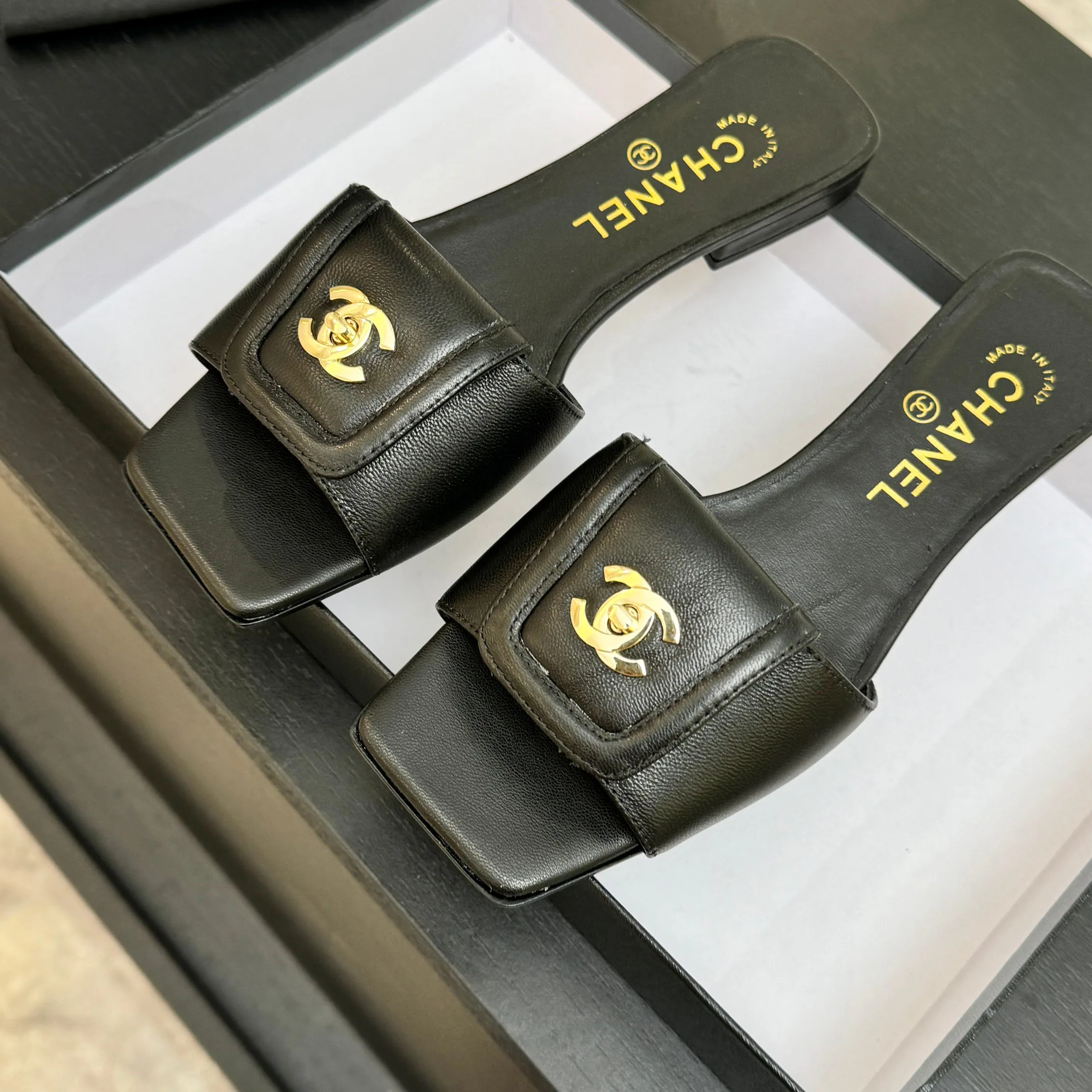Шлепанцы Женские Chanel 11659008