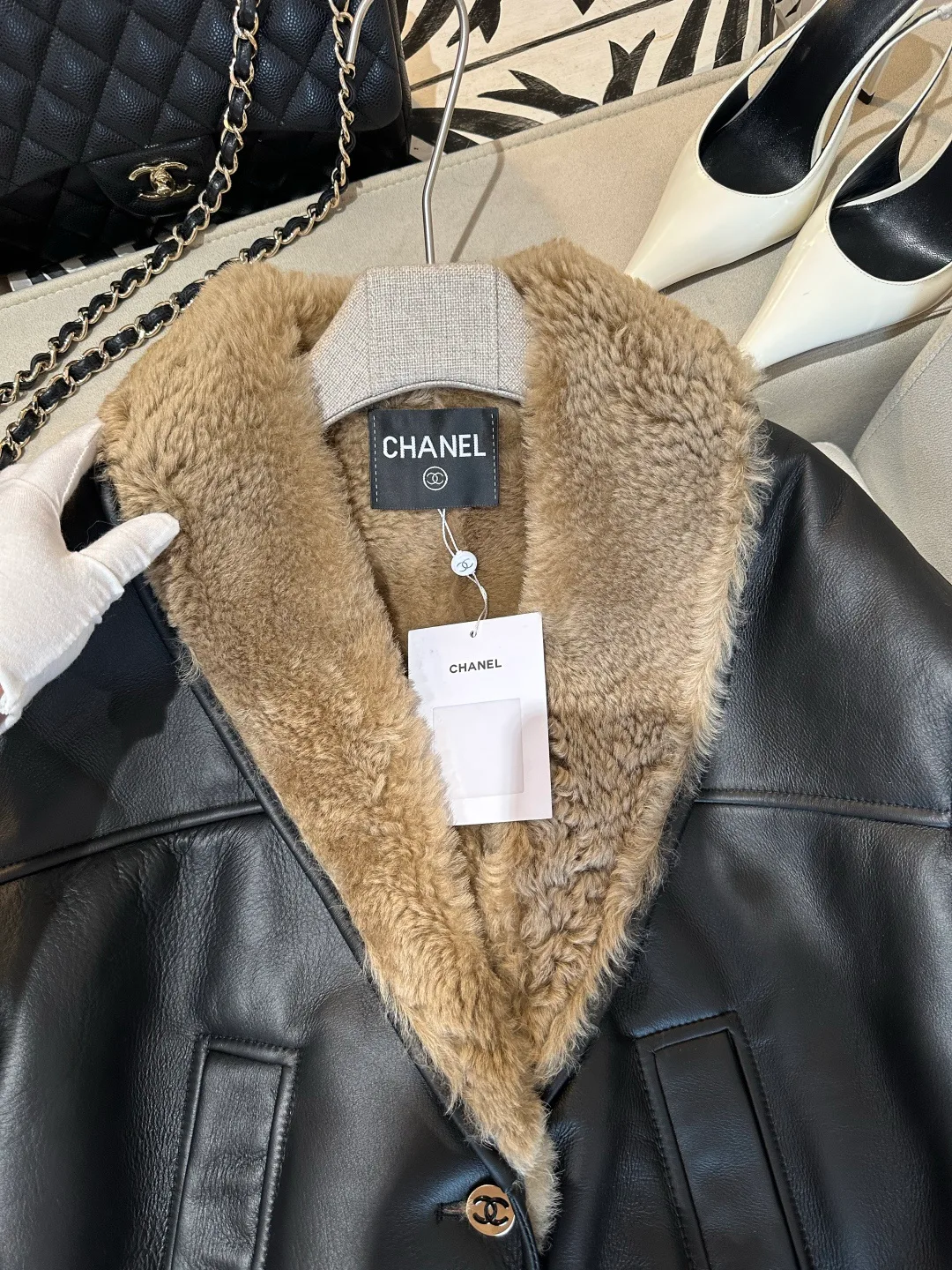 Кожаные Куртки И Дублёнки Женские Chanel 18721305