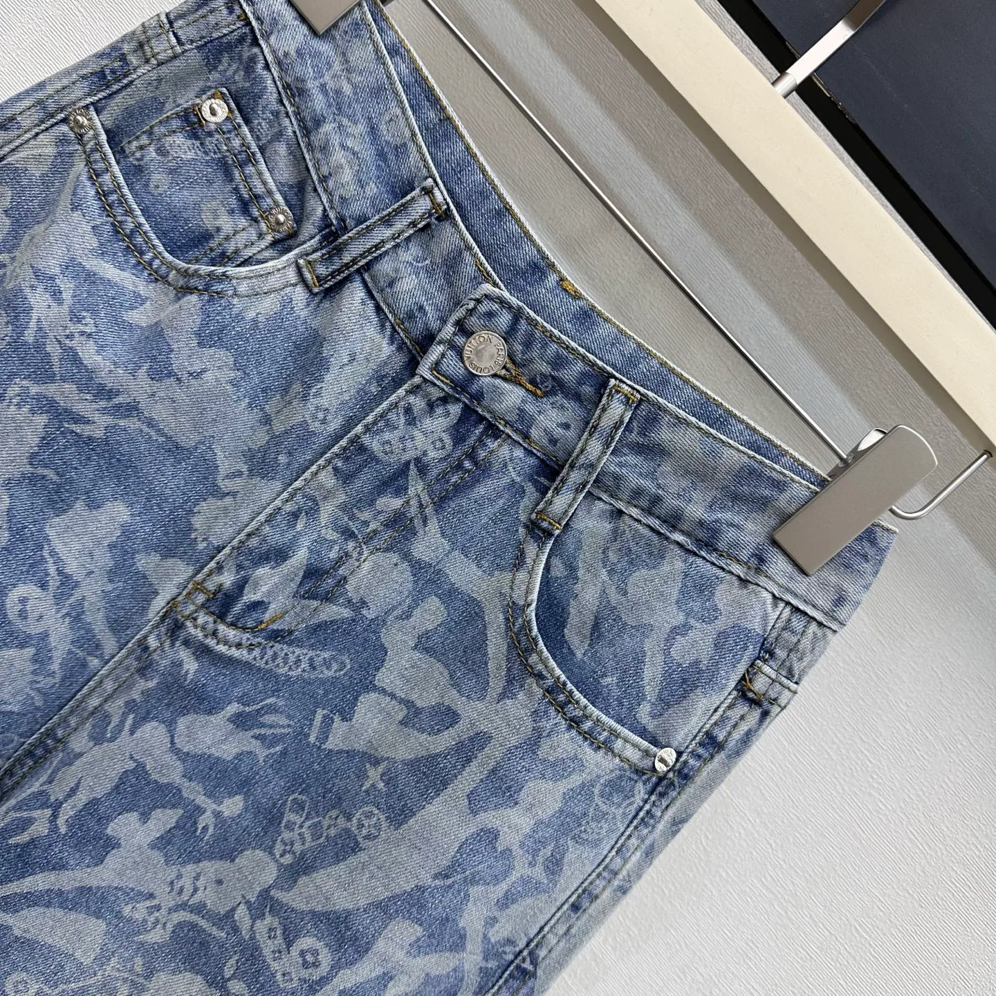 Джинсы Женские Louis Vuitton 11682761