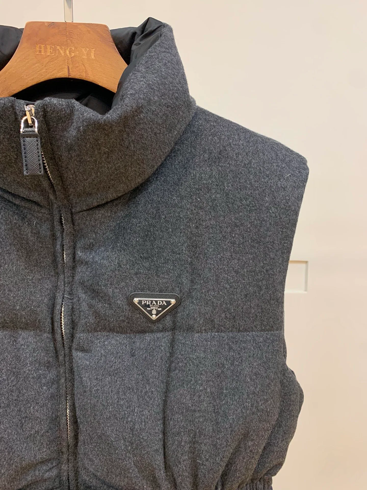 Жилеты Женские Prada 17965217