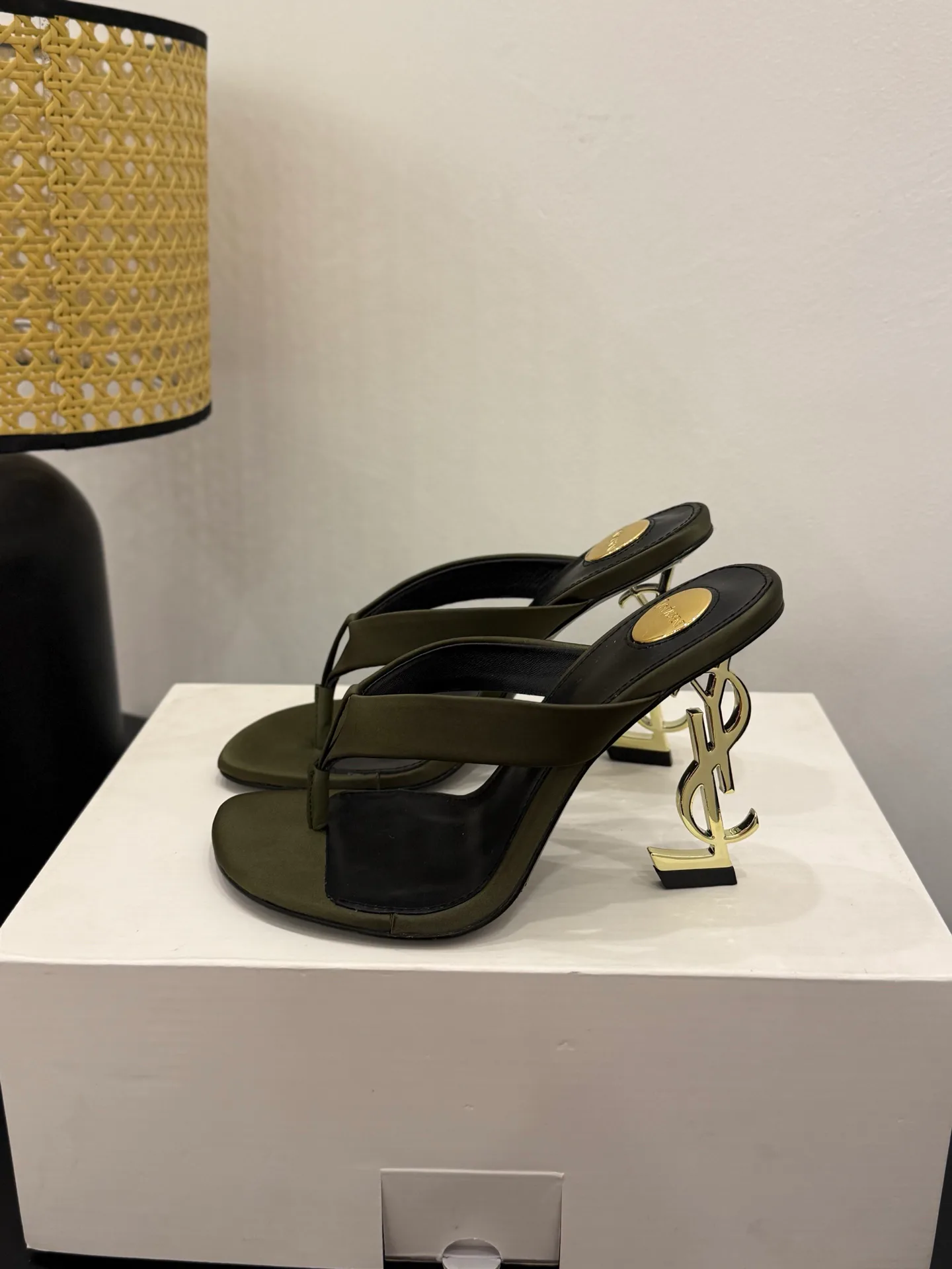 Босоножки Женские Saint Laurent 11739365