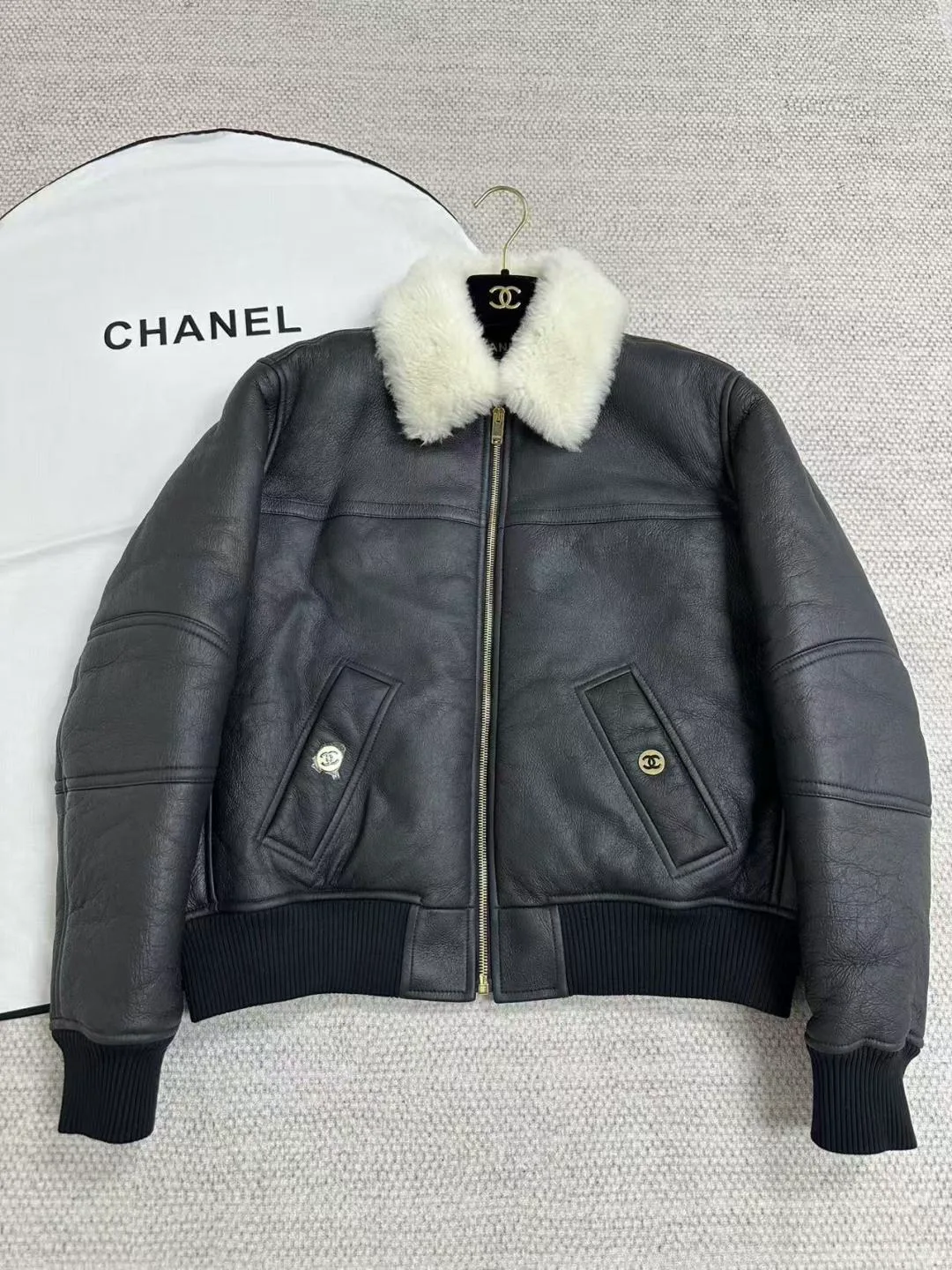 Кожаные Куртки И Дублёнки Женские Chanel 18363158