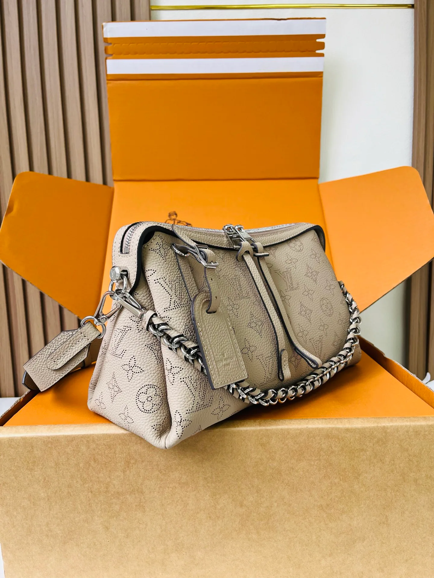 Классические Сумки Женские Louis Vuitton 12569328