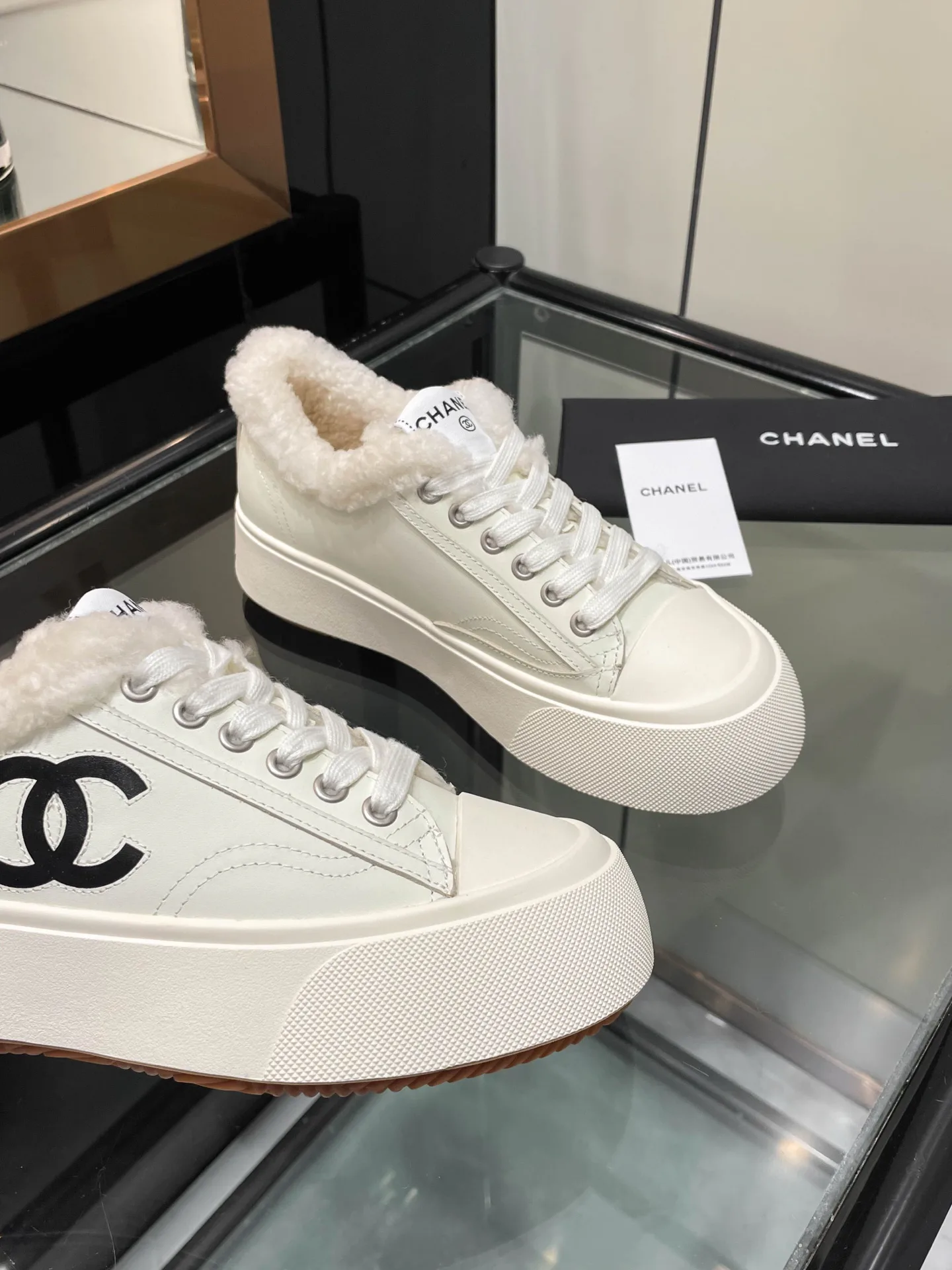 Кроссовки Женские Chanel 19639204