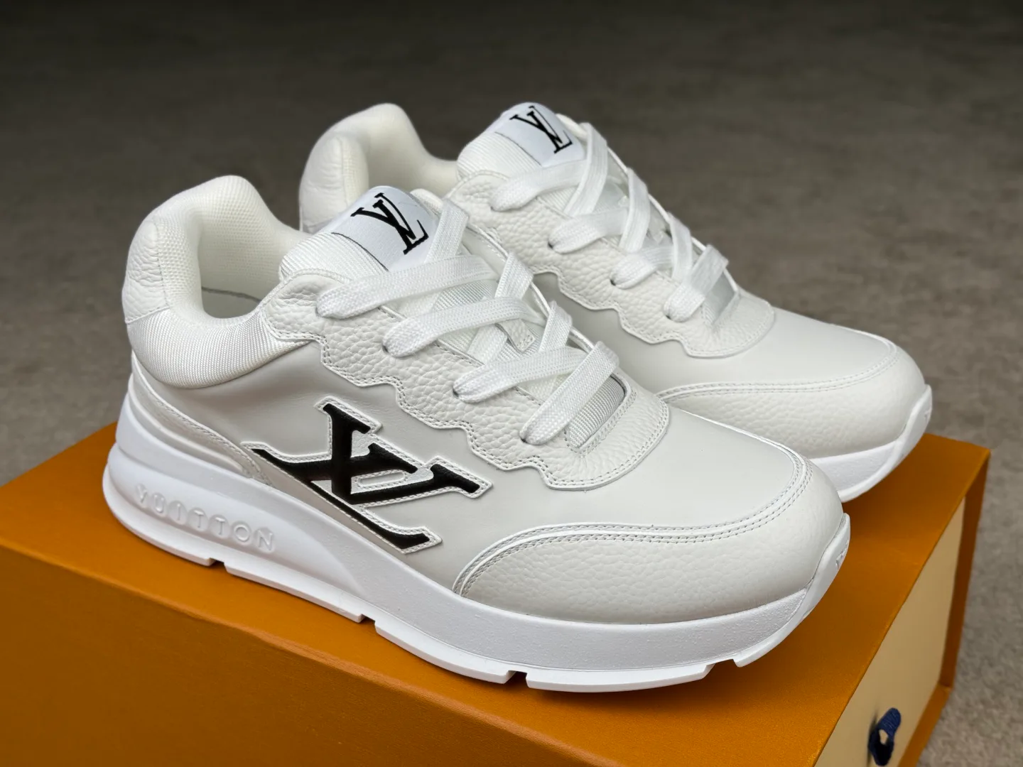 Кроссовки Женские Louis Vuitton 205389