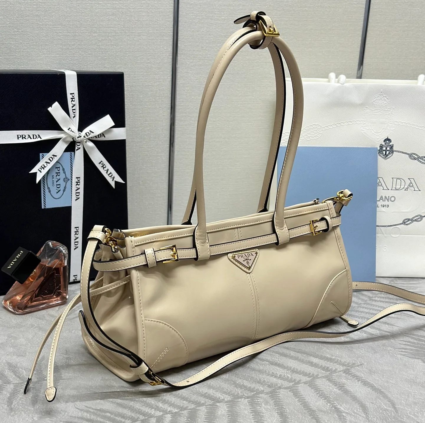 Классические Сумки Женские Prada 11462481