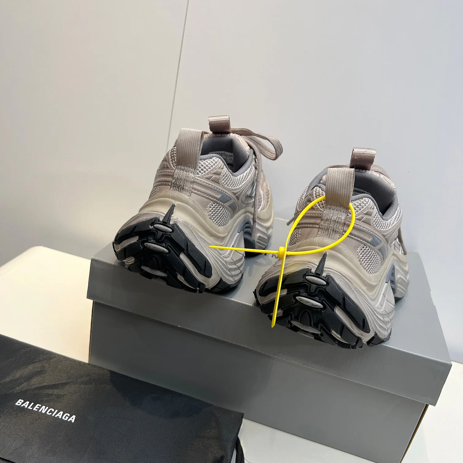 Кроссовки Женские Balenciaga 6428082