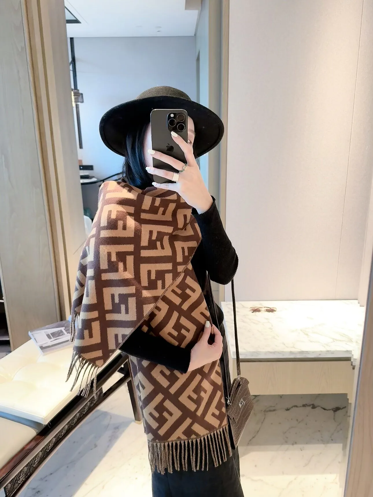 Шарфы Fendi 18322574
