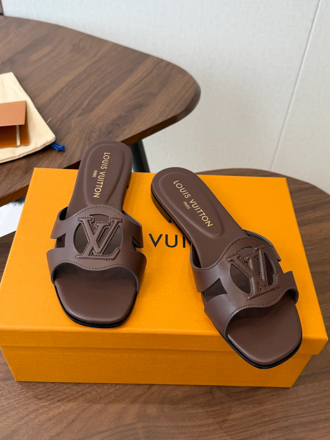 Шлепанцы Женские Louis Vuitton 18687482