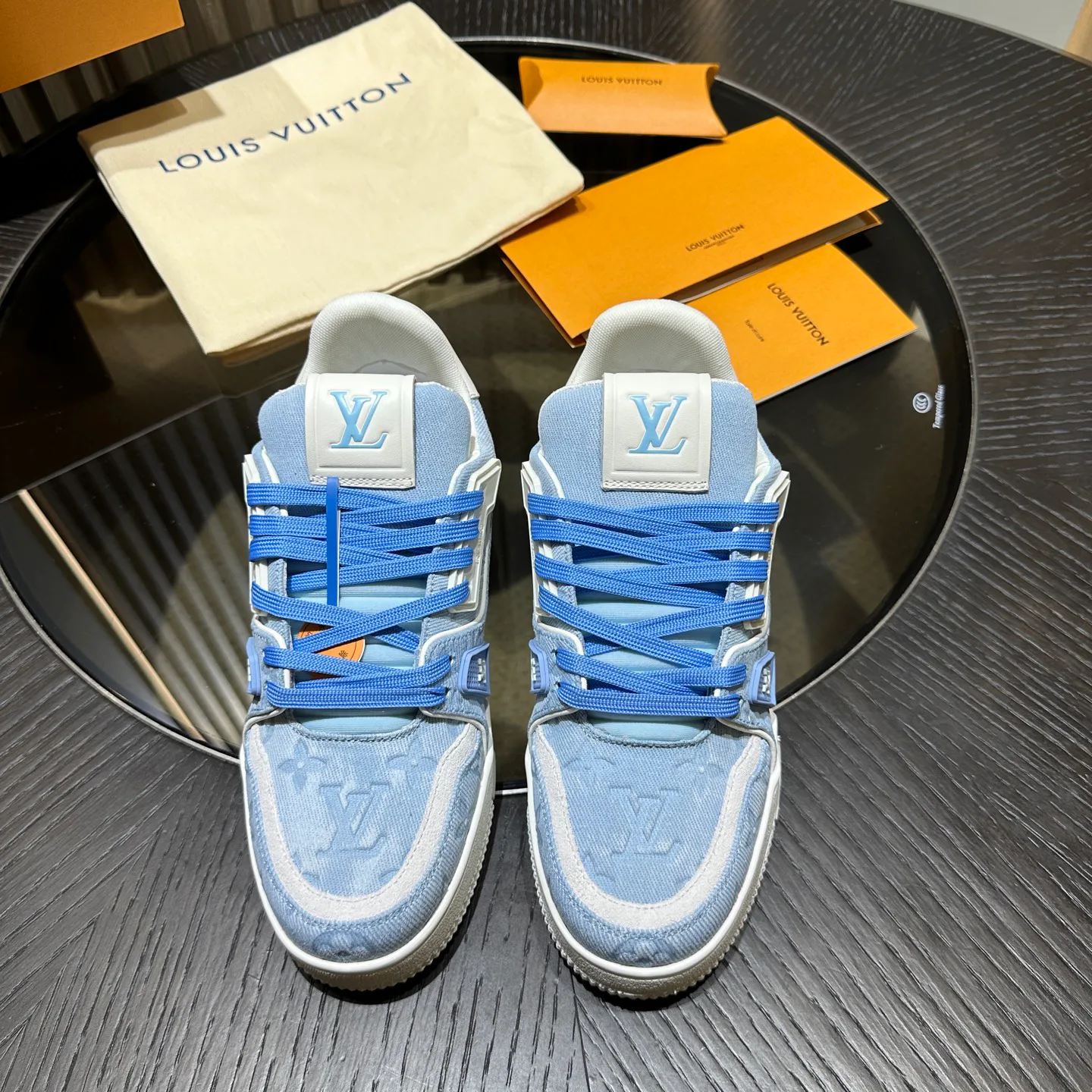 Кроссовки Женские Louis Vuitton 18192502