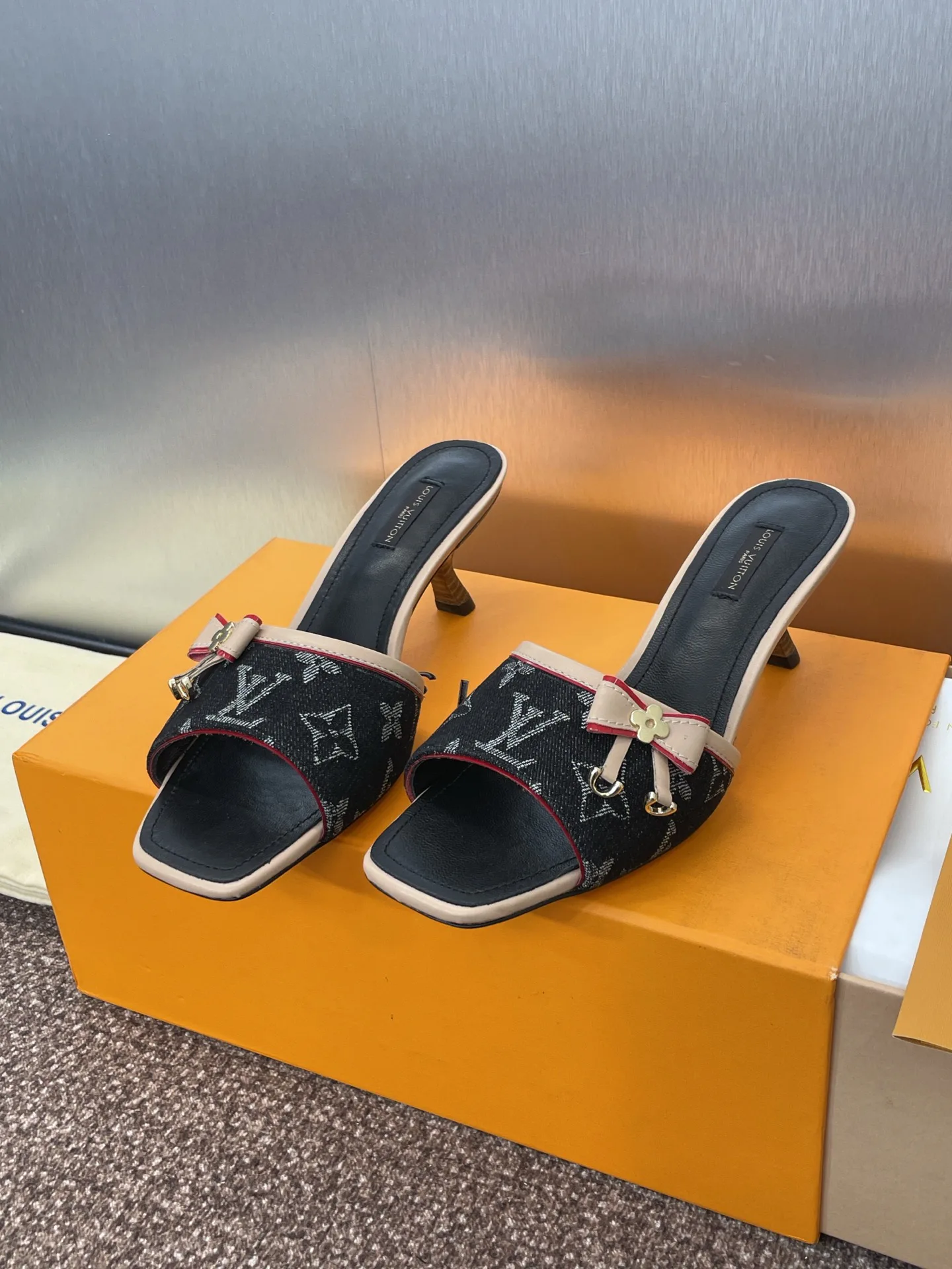 Босоножки Женские Louis Vuitton 36320