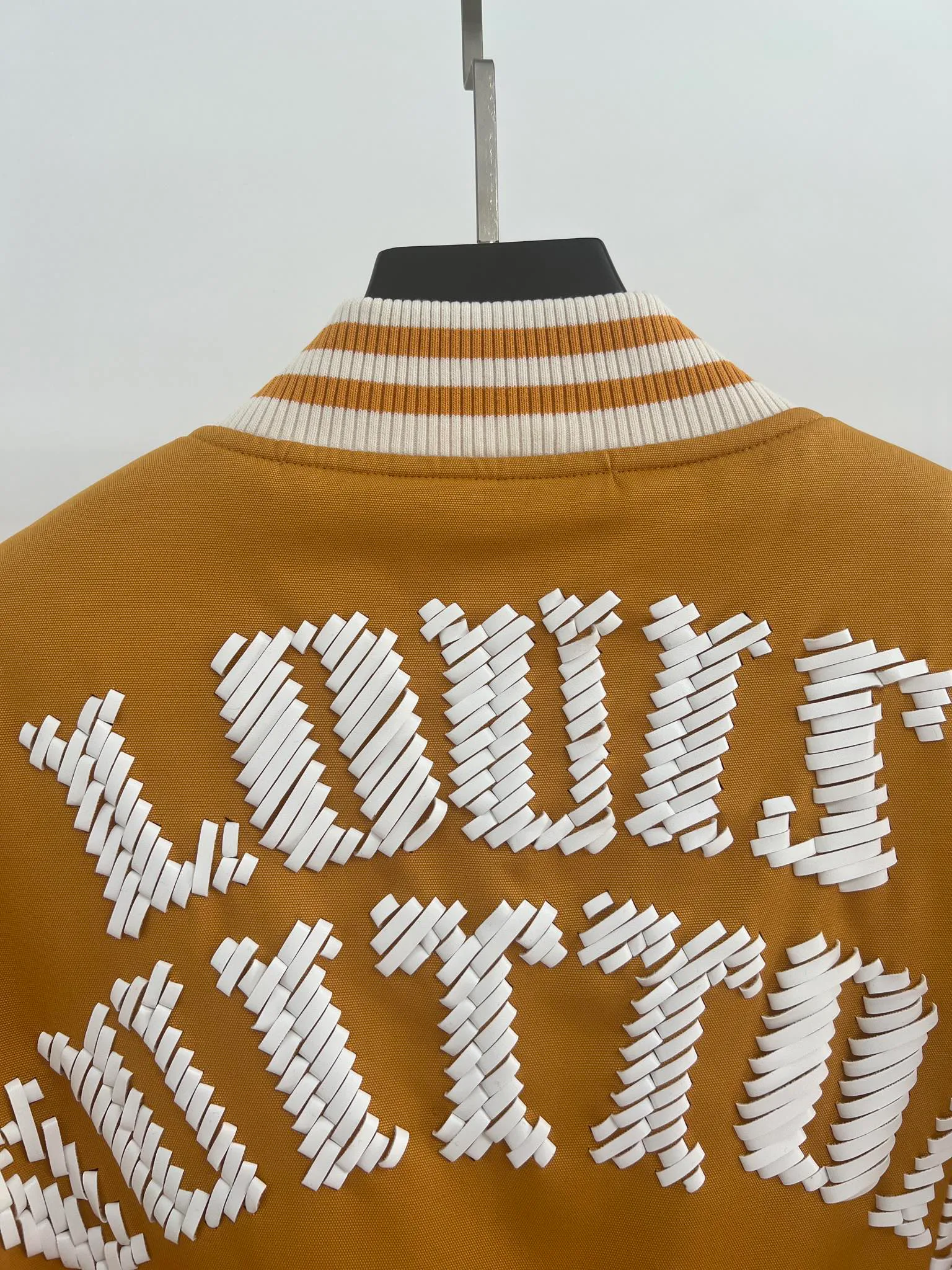 Куртки Женские Louis Vuitton Куртки Женские Louis Vuitton