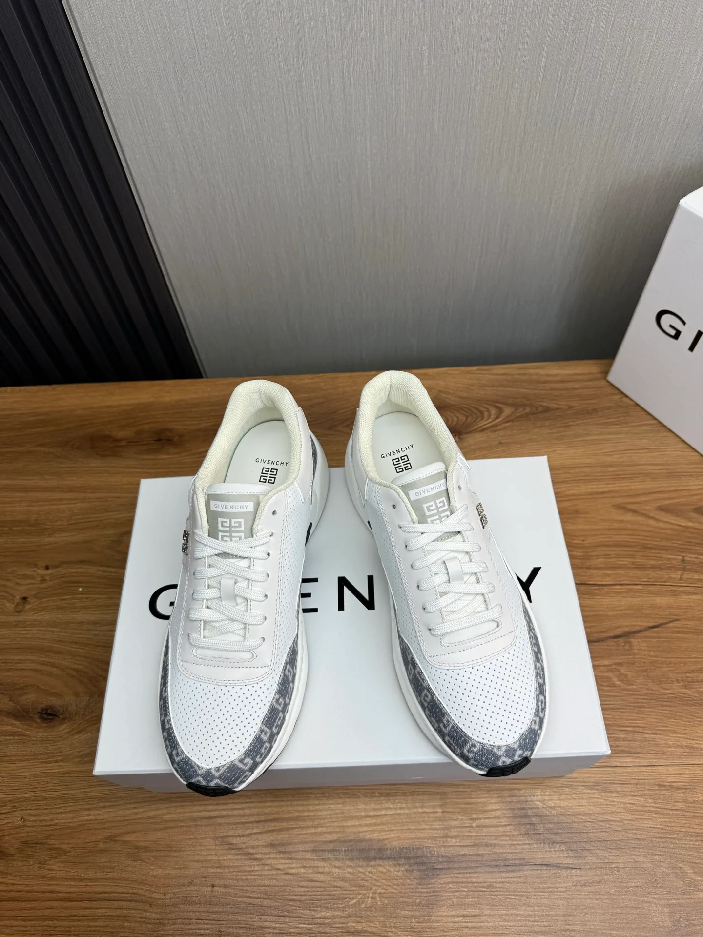 Кроссовки Мужские Givenchy 2380934