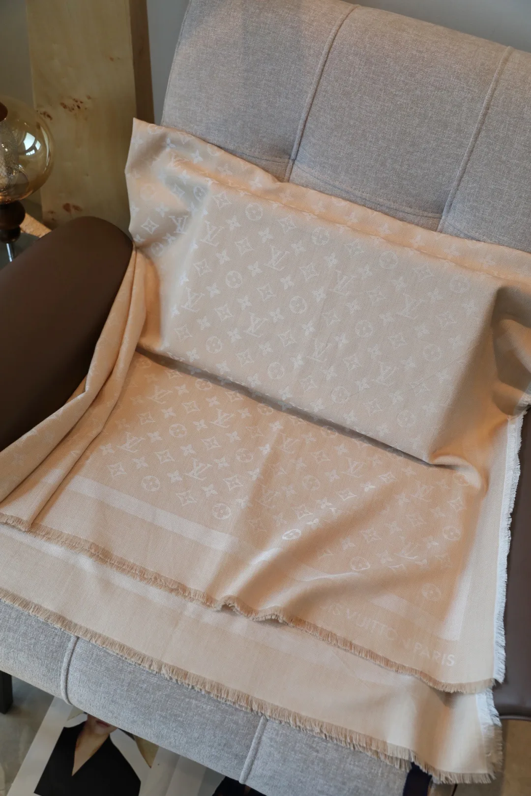 Шарфы Louis Vuitton 18618580