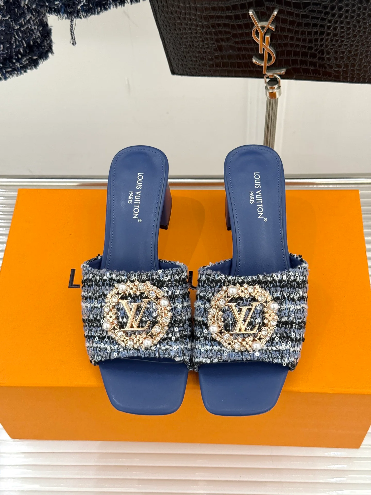 Шлепанцы Женские Louis Vuitton 2768099