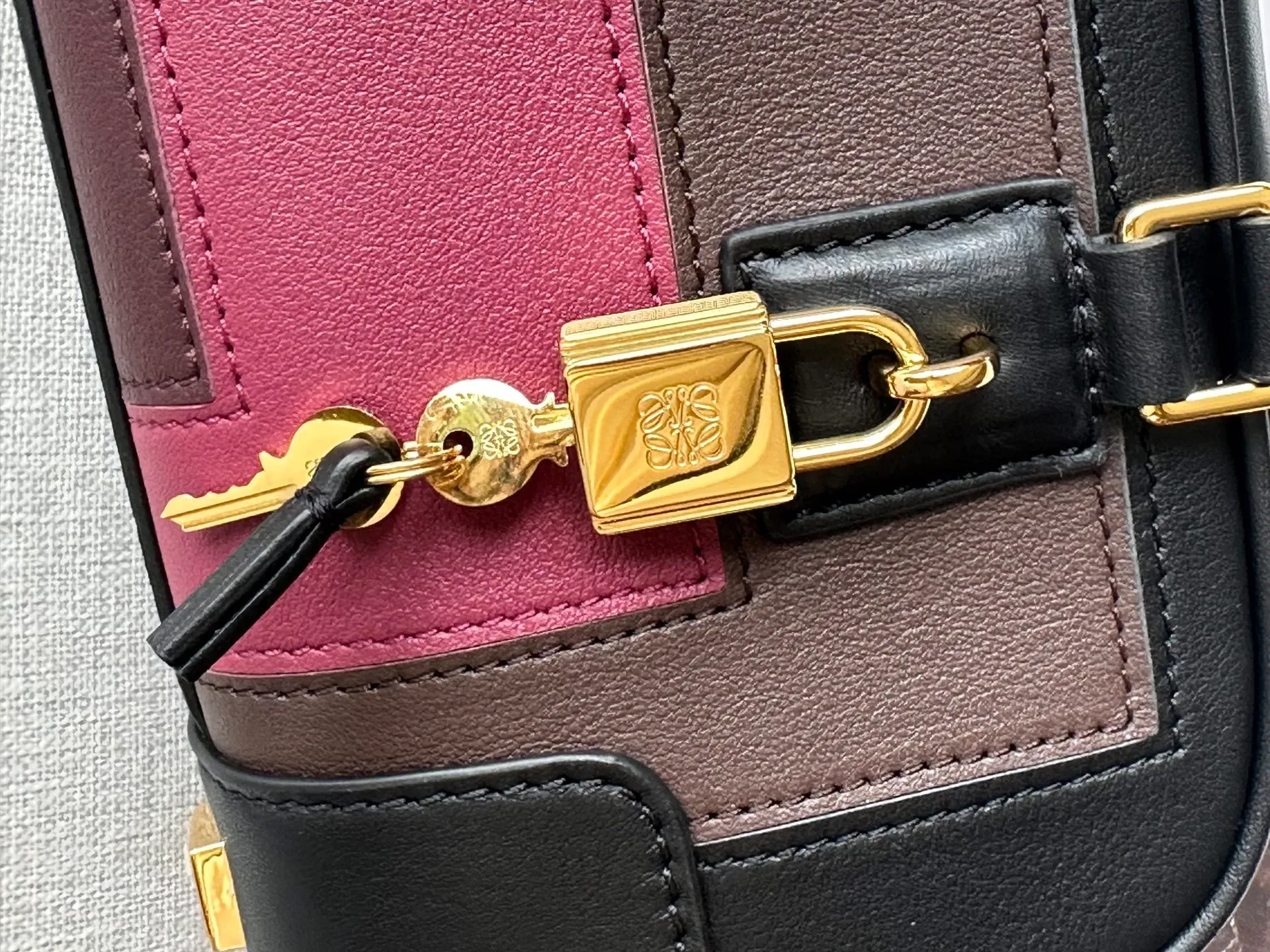 Классические Сумки Женские Loewe 1101941