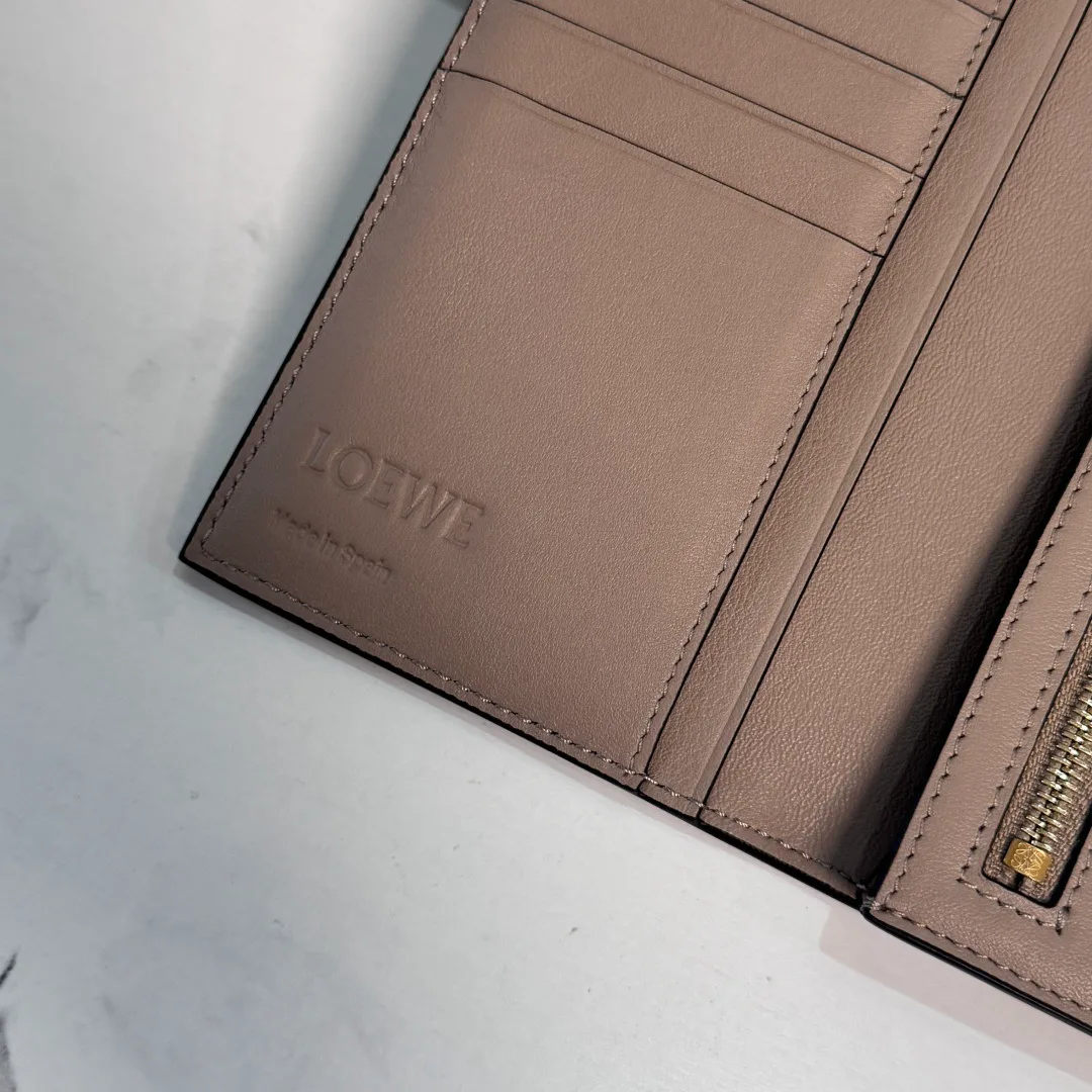 Клатчи Женские Loewe 17678715