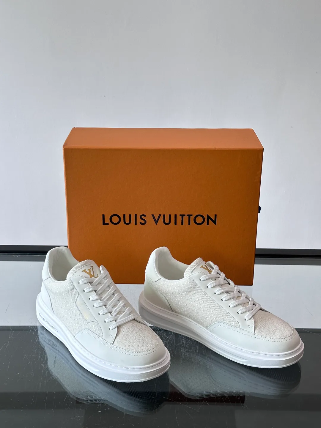 Кроссовки Женские Louis Vuitton 18102292