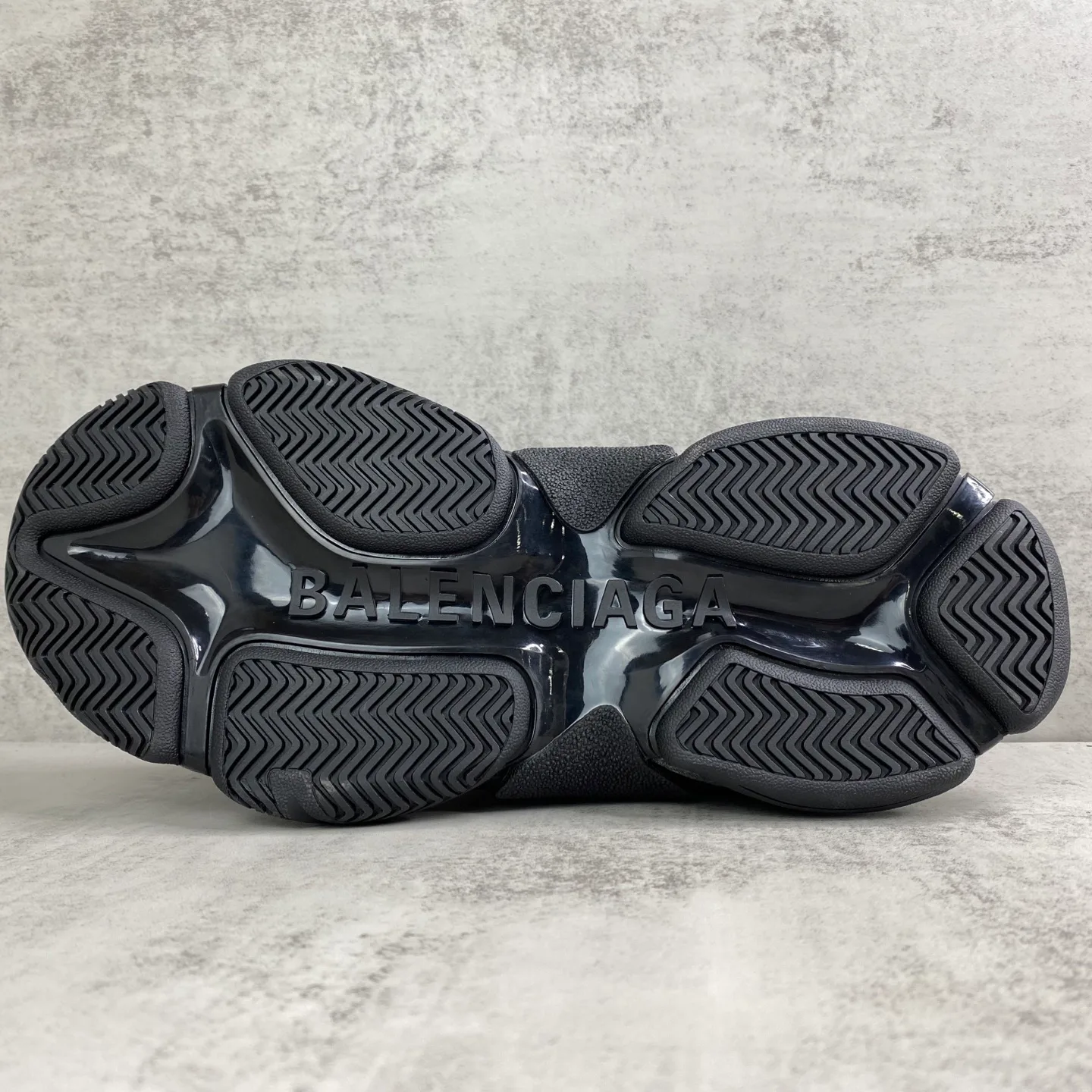 Кроссовки Женские Balenciaga 18686624